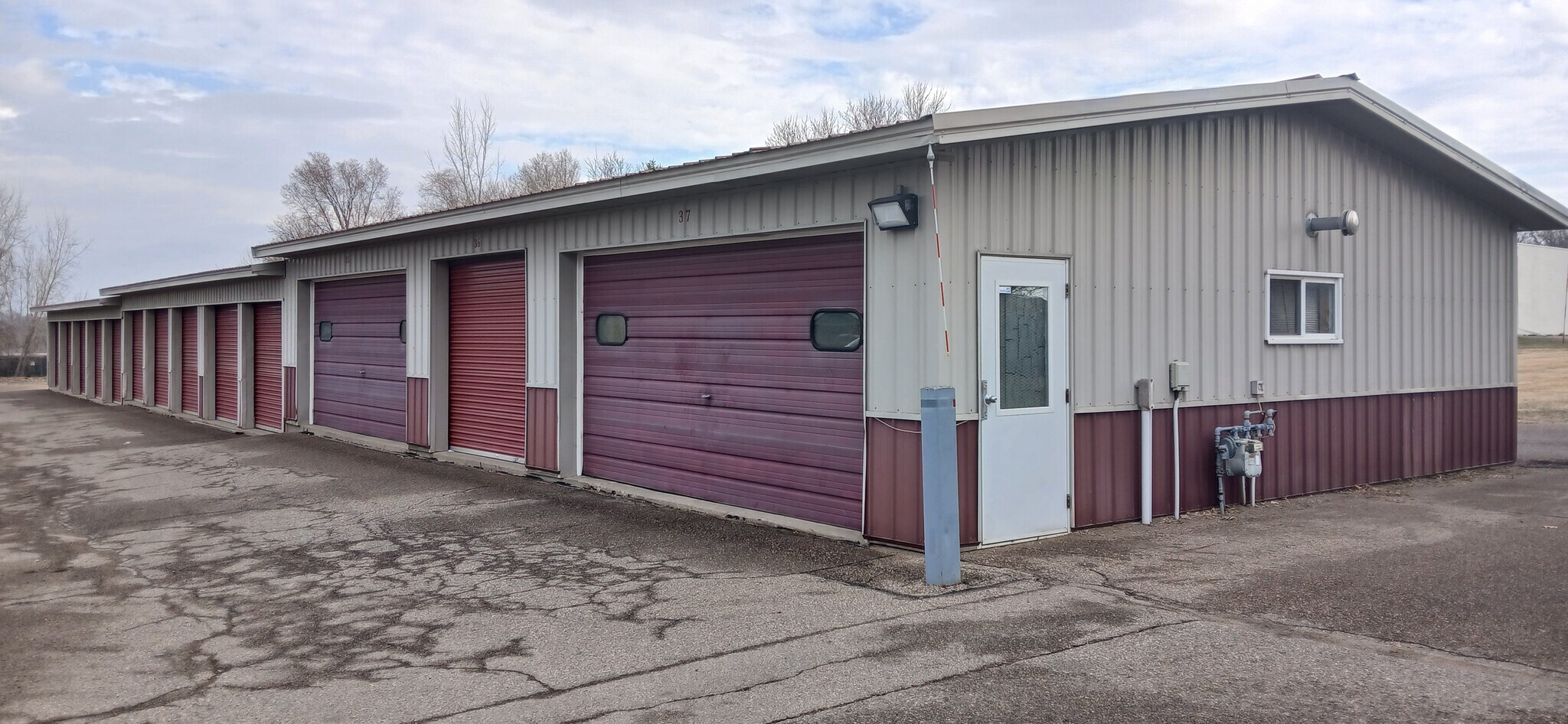 2699 Commerce Dr, Hastings, MN for Rent