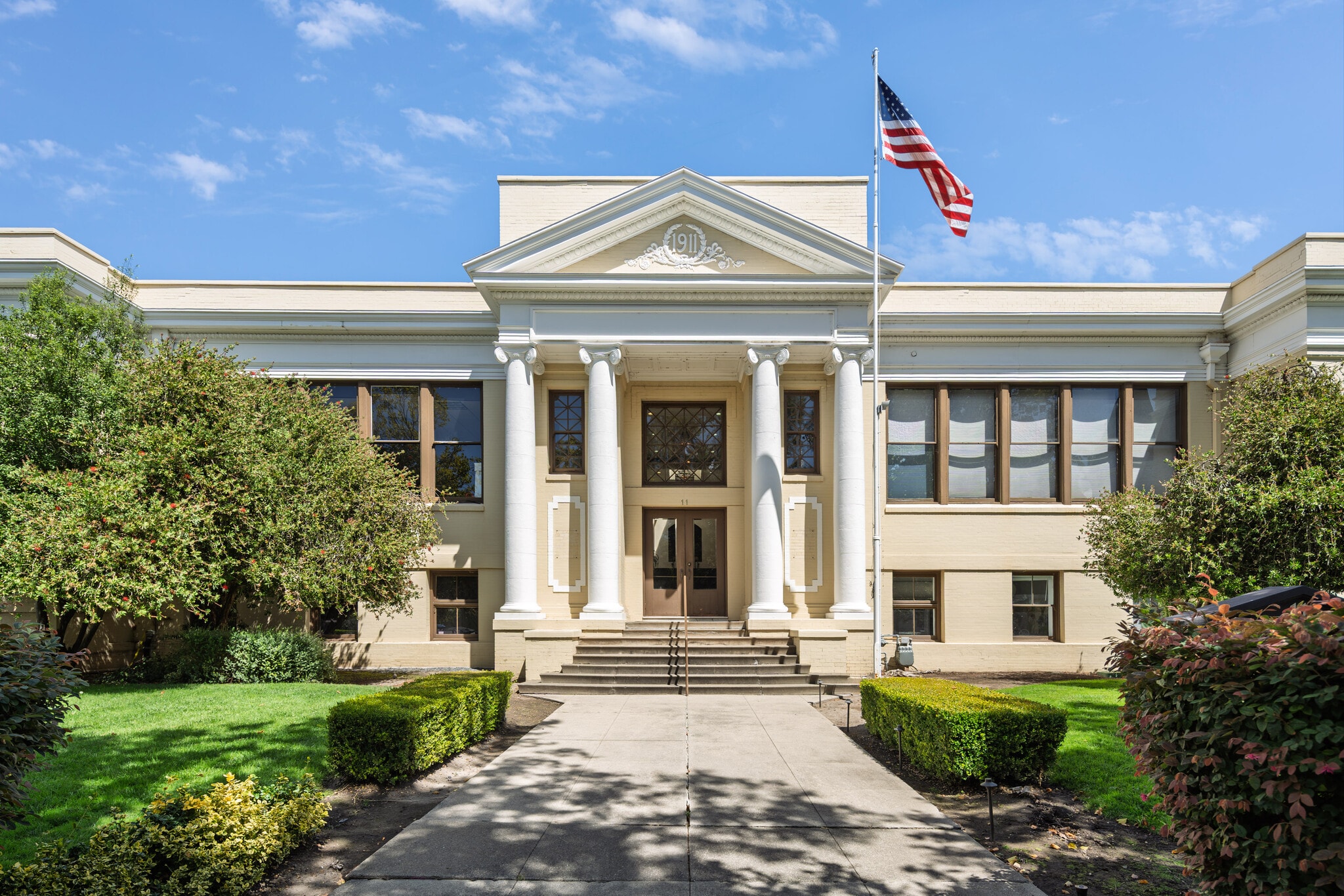 11 5th St, Petaluma, CA for Sale