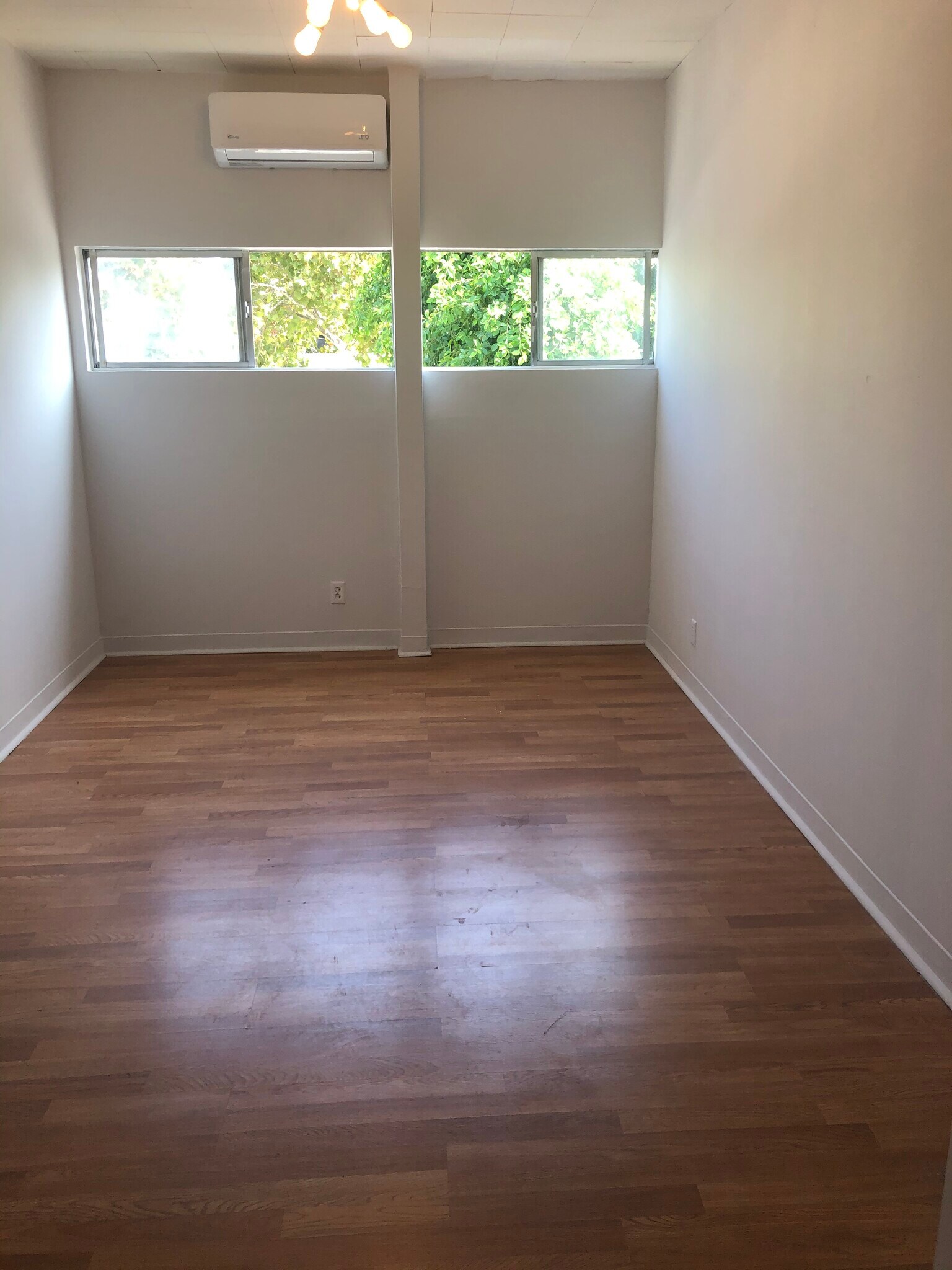 7449-7451 Melrose Ave, Los Angeles, CA for Rent