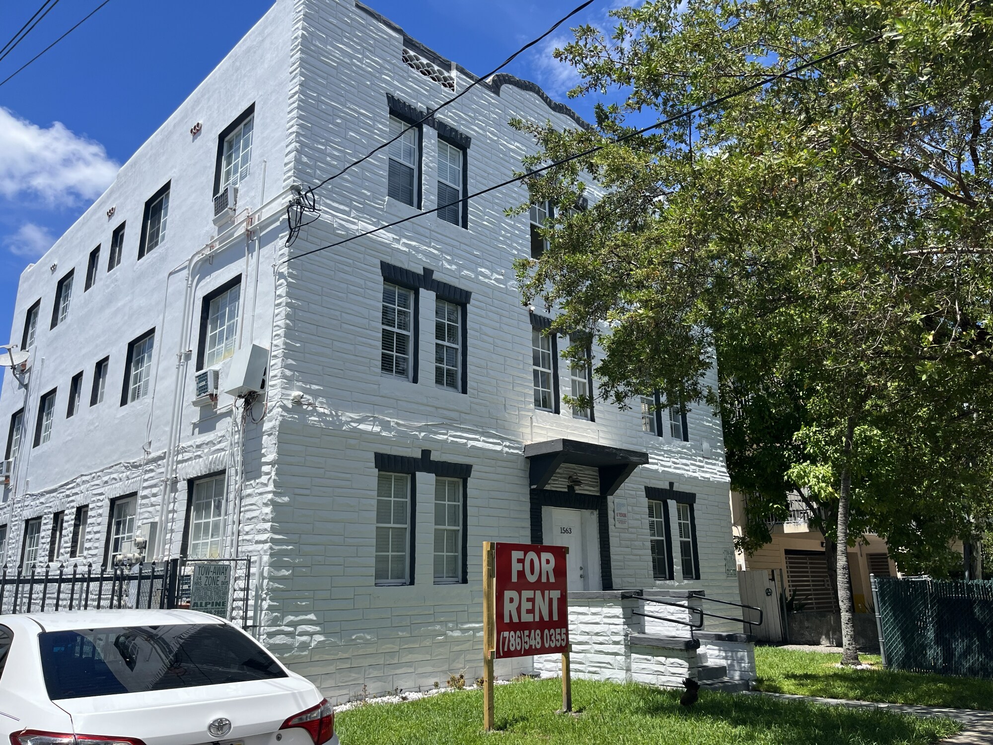 1563 SW 2nd St, Miami, FL for Sale