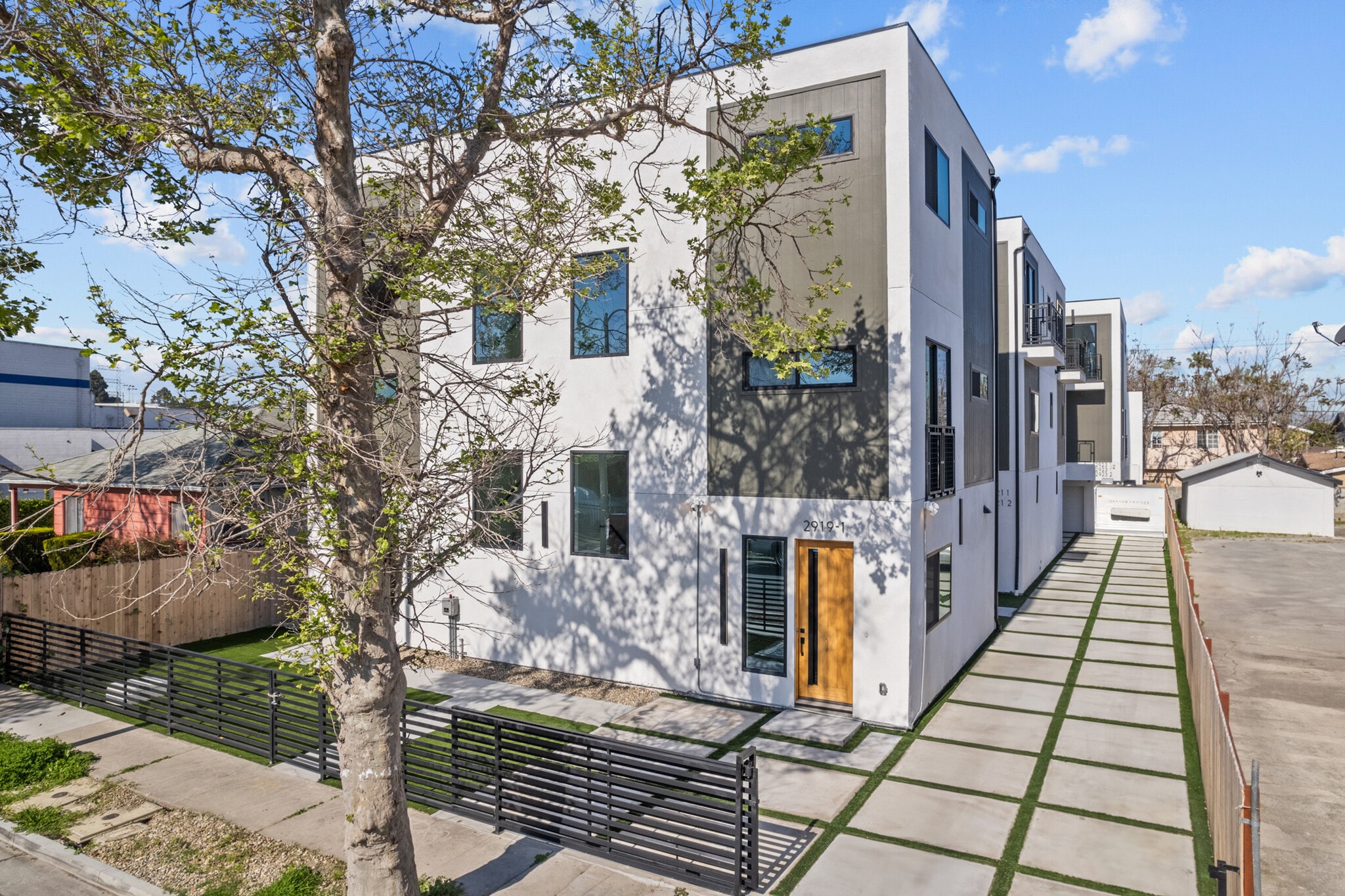 2923 S Burnside Ave, Los Angeles, CA for Sale