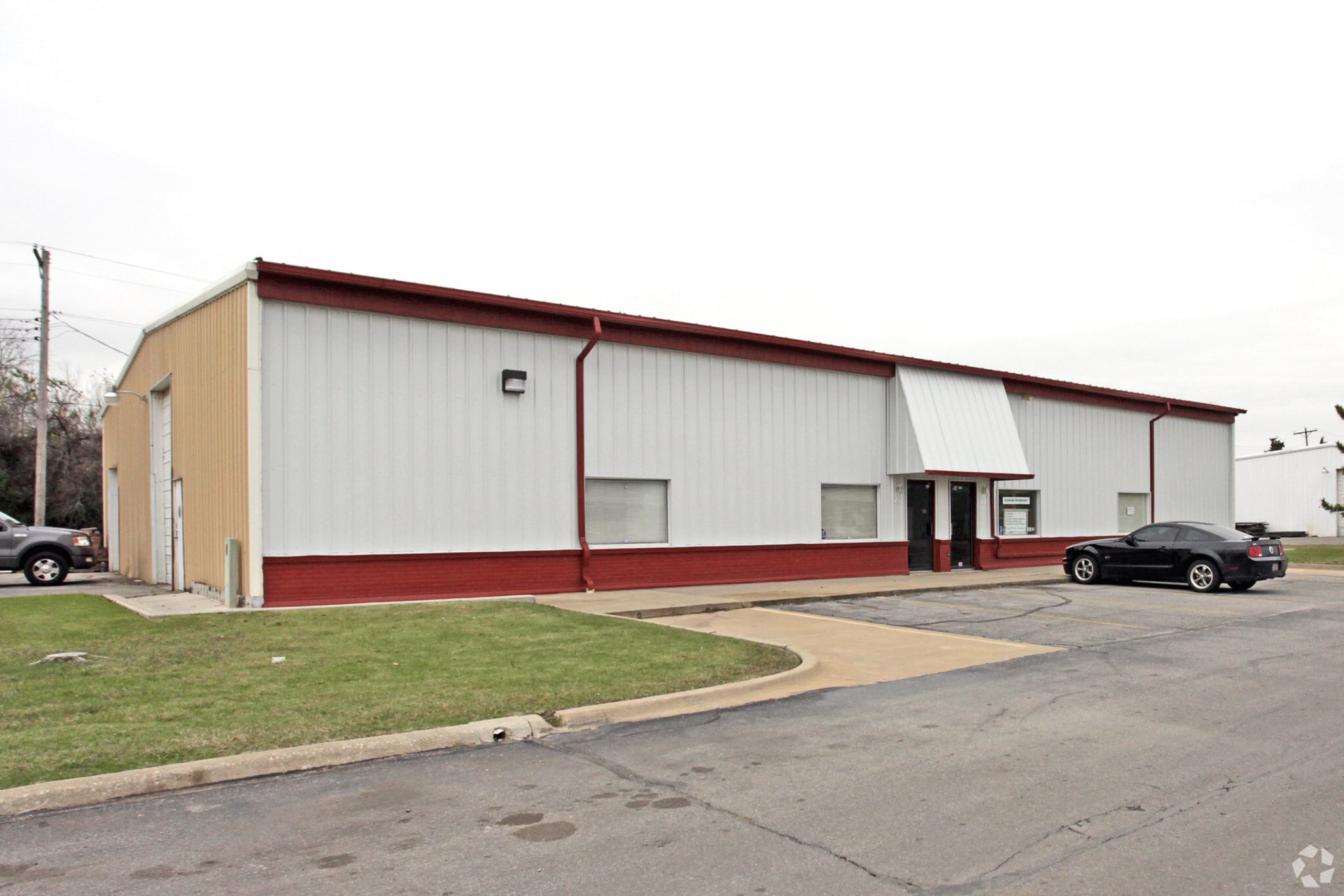 100 N Rockwell Ave Oklahoma City, OK 73127 Industrial Park Property