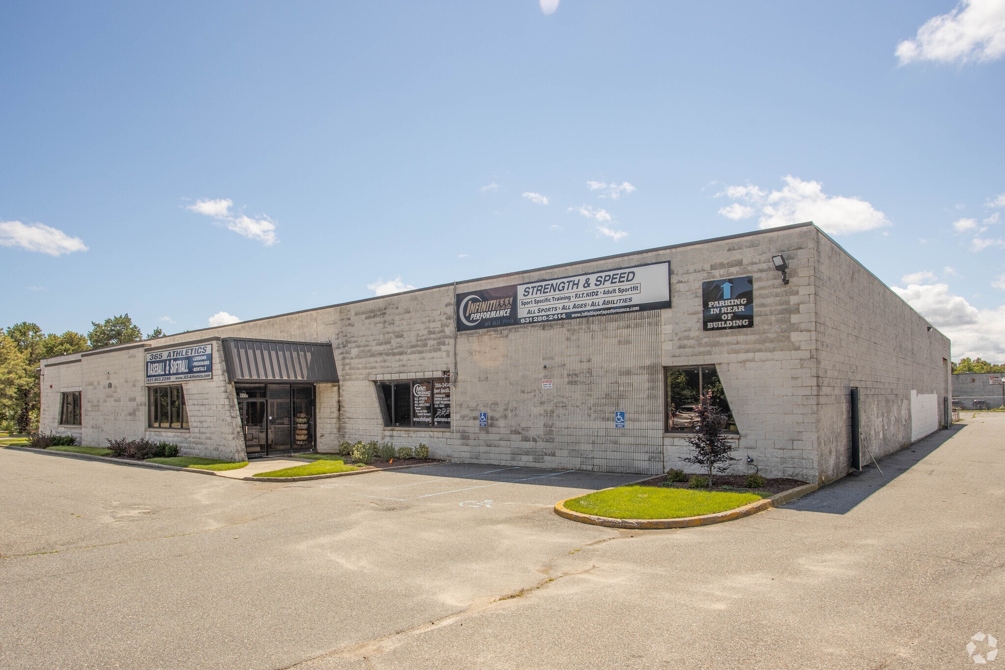990 Station Rd, Bellport, NY for Rent