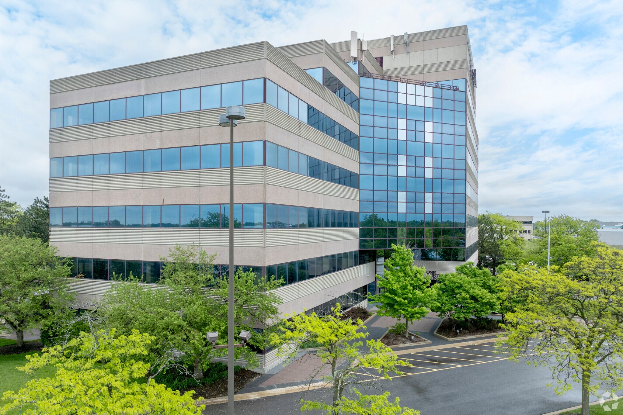 1500 W Shure Dr, Arlington Heights, IL for Rent