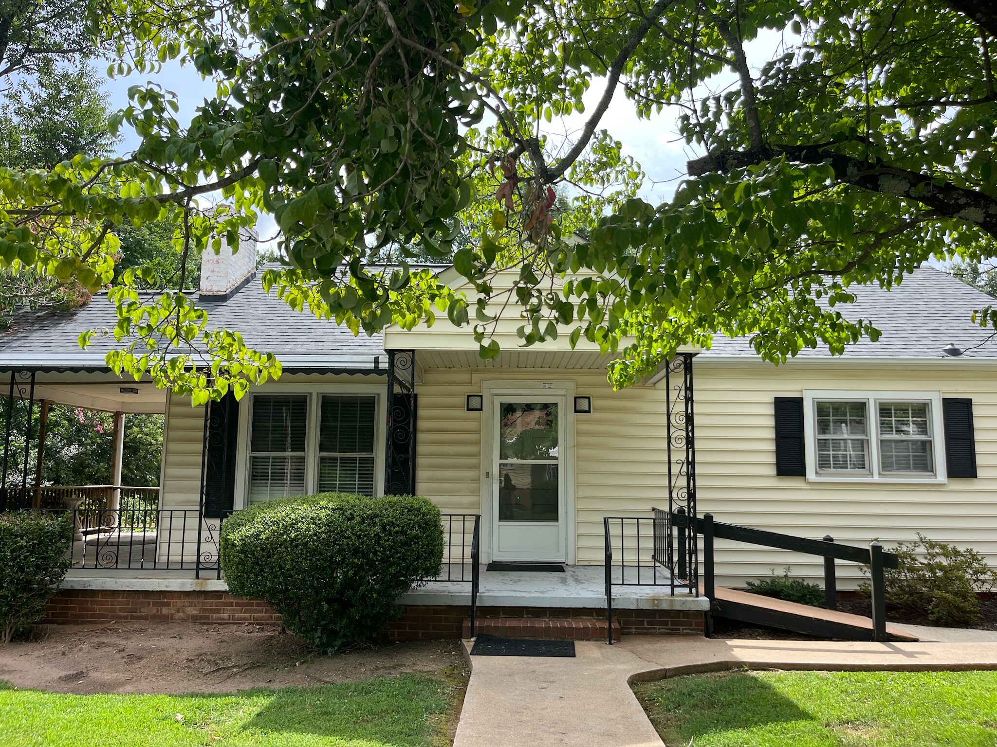 202 Memorial Dr, Greer, SC for Sale