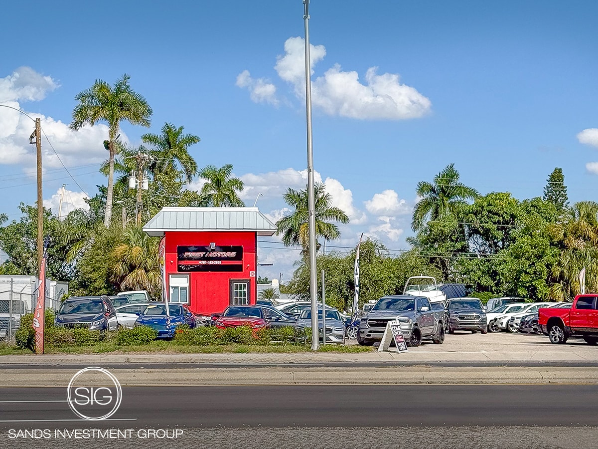 1136 N Tamiami Trl, North Fort Myers, FL for Sale