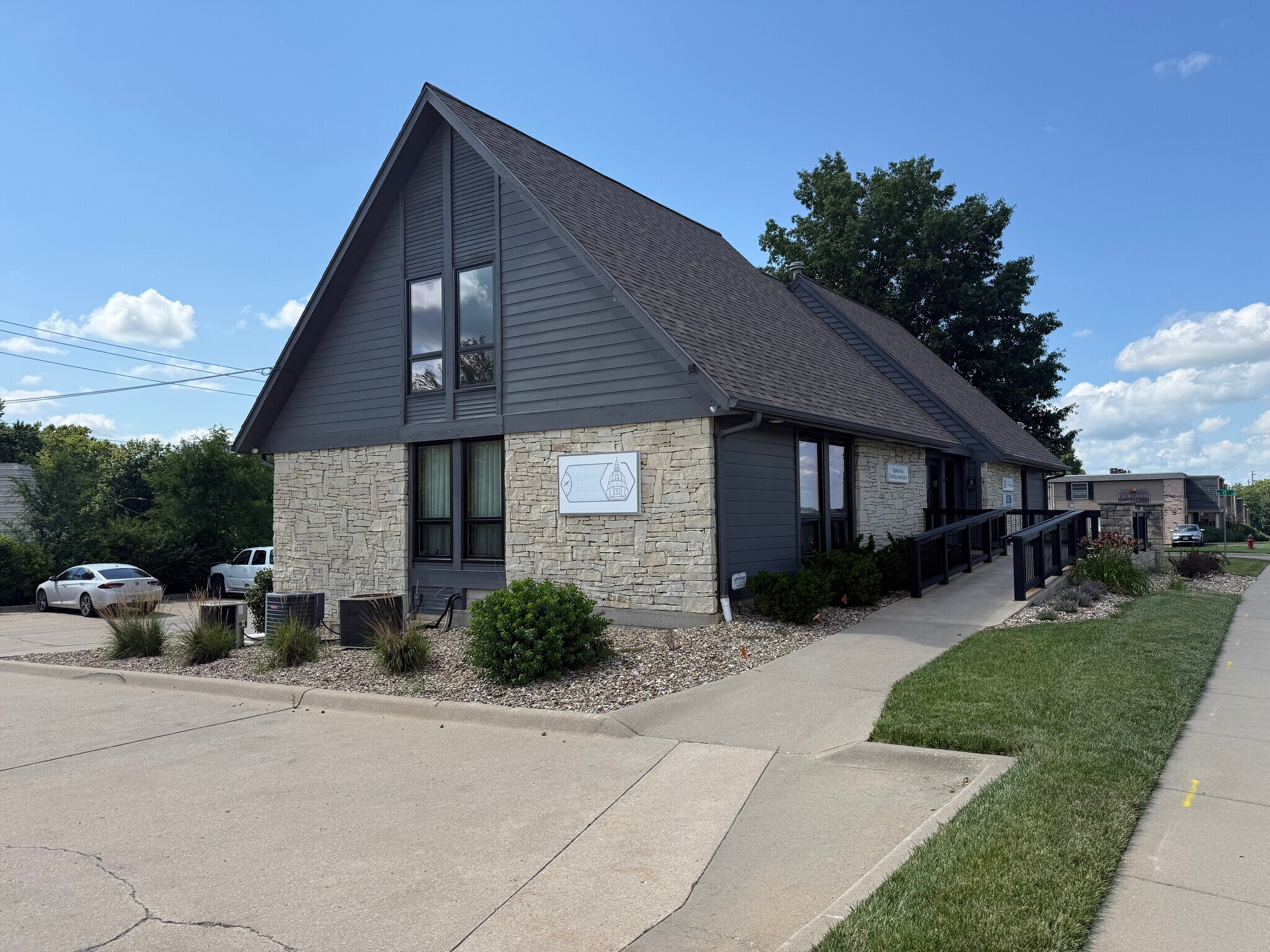 1505 SW Fairlawn Rd, Topeka, KS for Rent