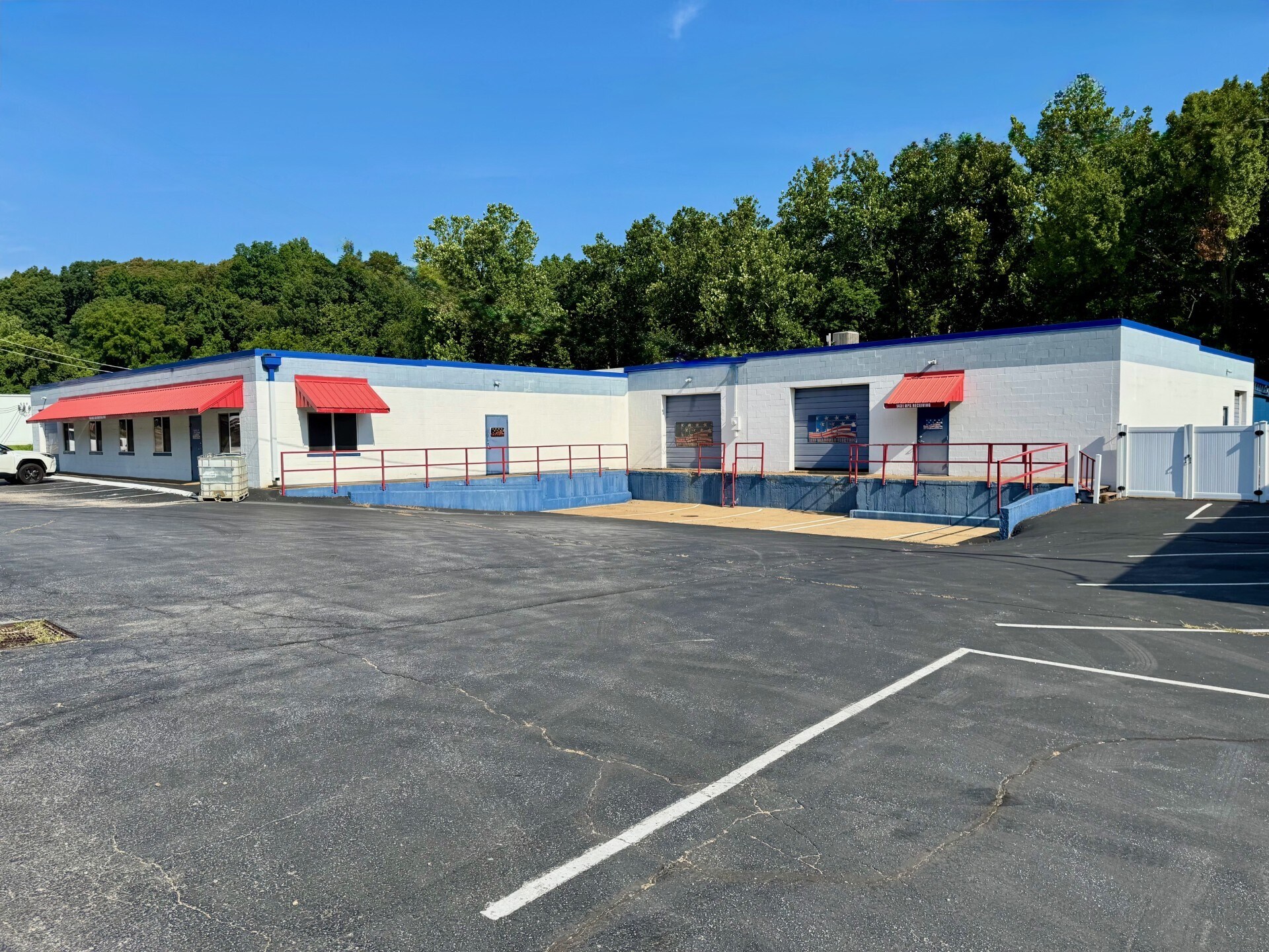 1433 W Lark Industrial Dr, Fenton, MO for Rent