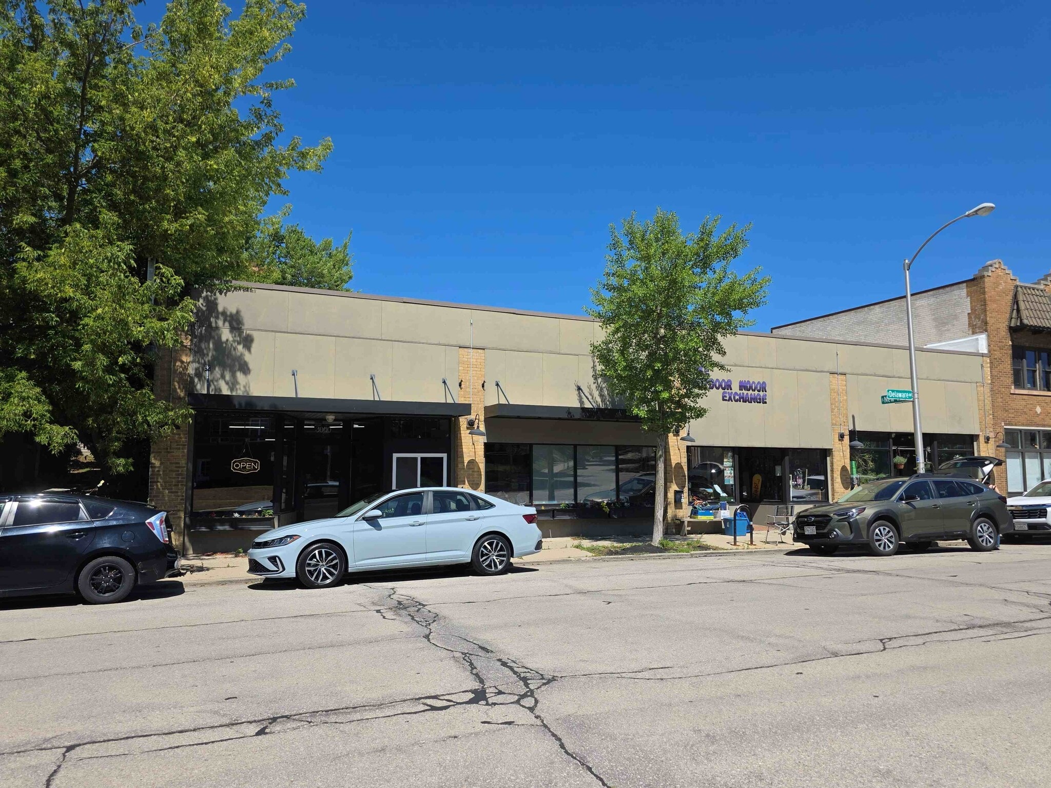 3040-3044 S Delaware Ave, Milwaukee, WI for Sale