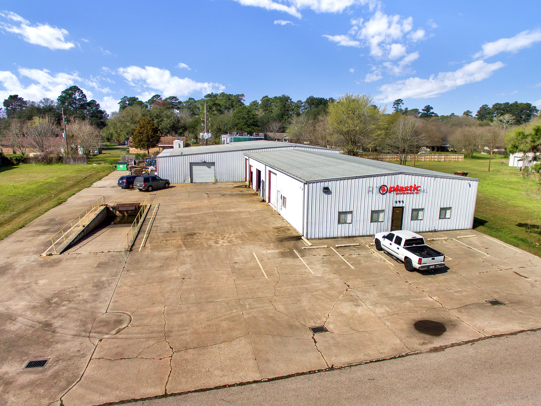 31819 Industrial Park Dr, Pinehurst, TX for Sale