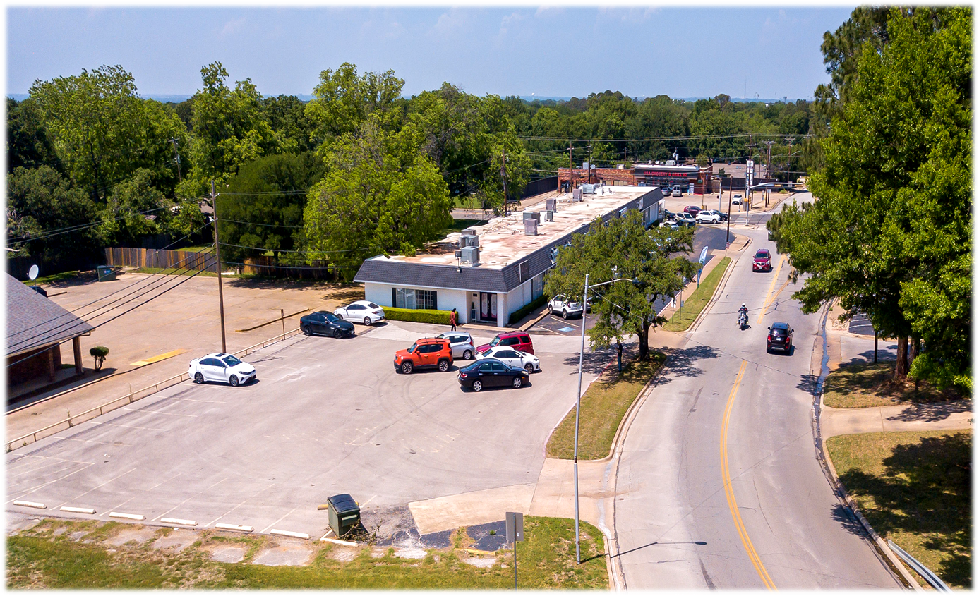 1012 N Davis Dr, Arlington, TX for Rent