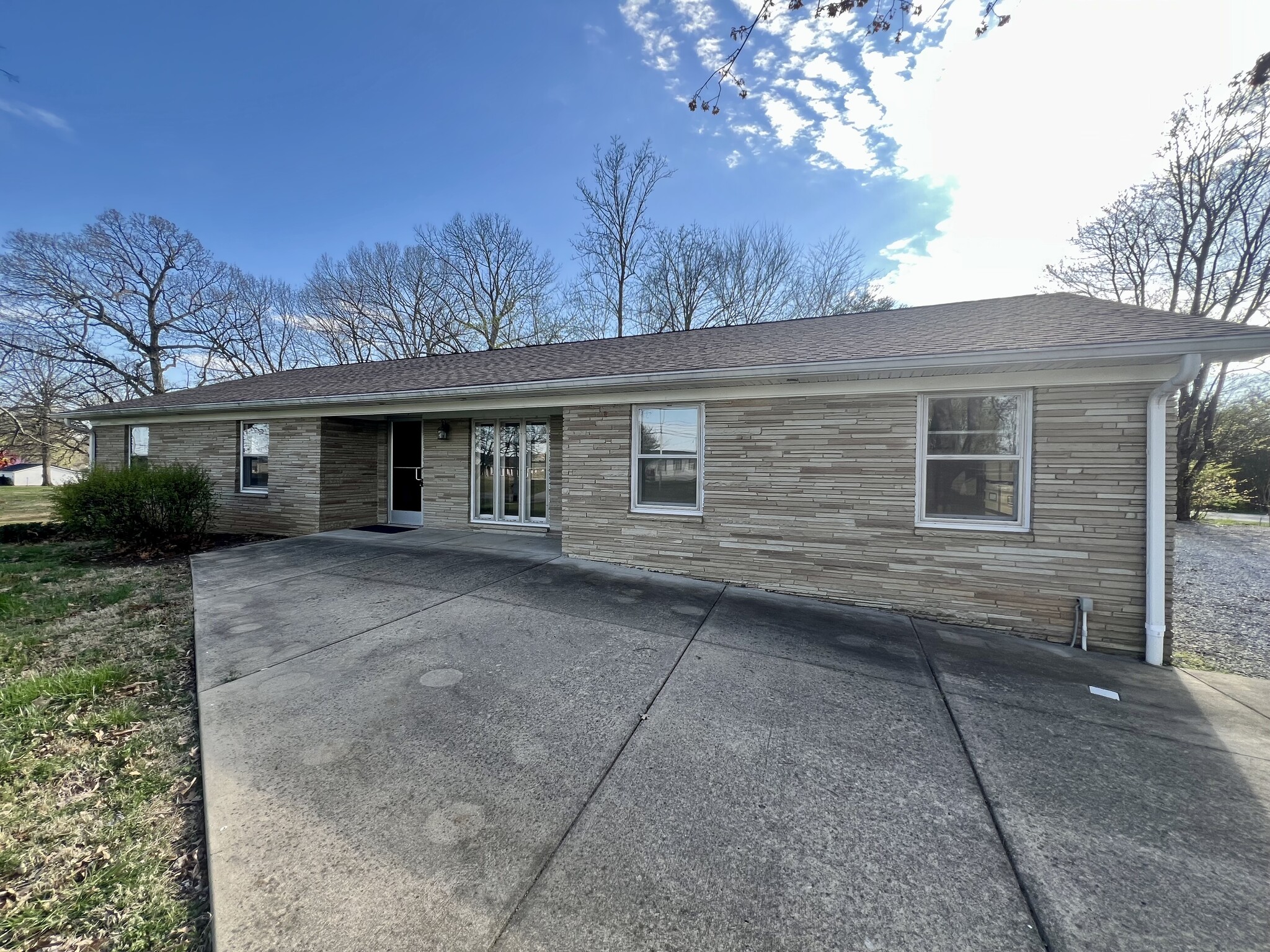 658 N Broadway, Portland, TN for Rent