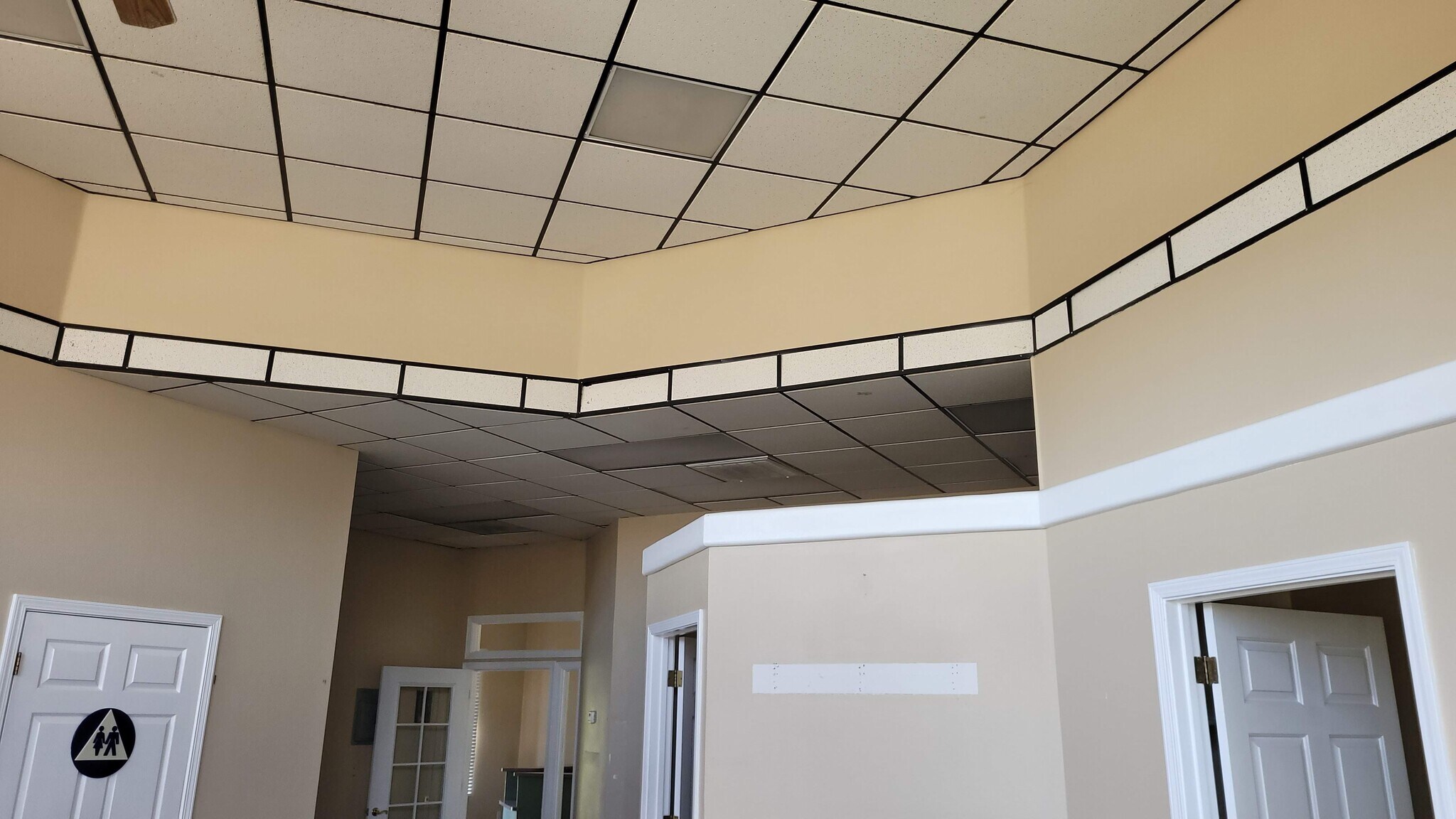 1007 Dana Dr Redding, CA 96003 Retail Property for Sale on