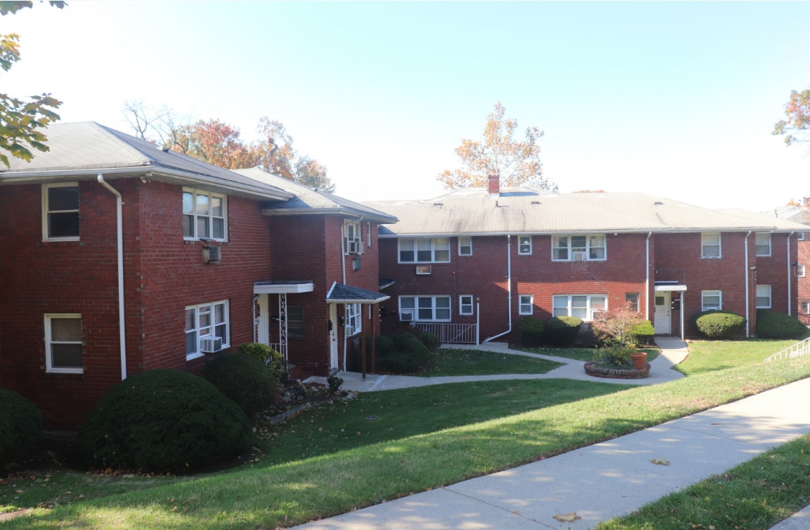 325 Grantwood Blvd, Palisades Park, NJ for Sale