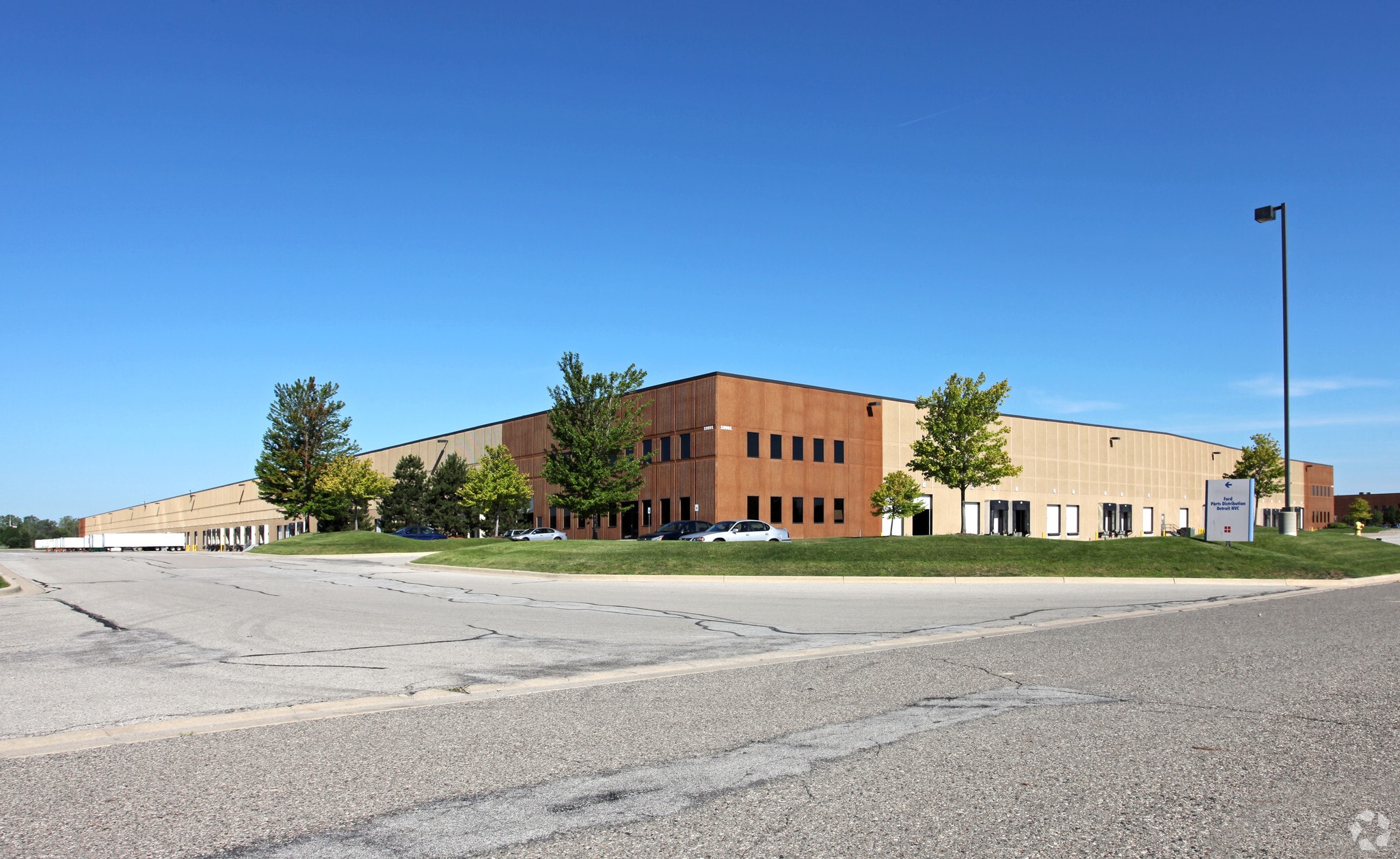 20001 Brownstown Center Dr, Brownstown, MI for Rent