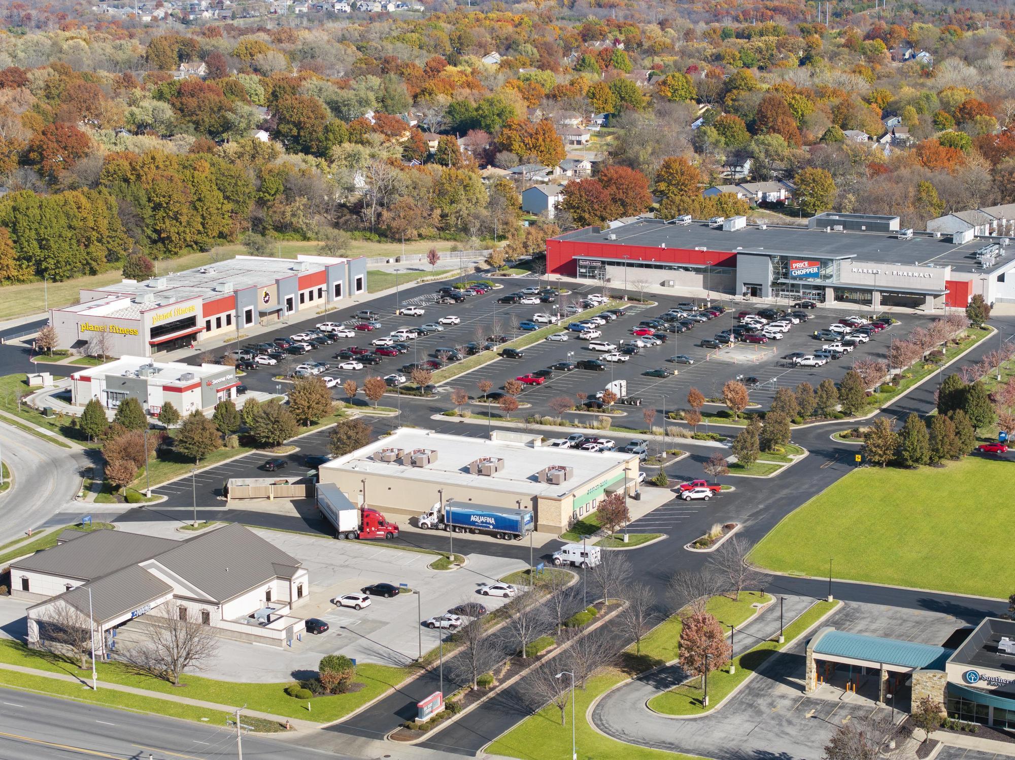 520 NE Barry Rd, Kansas City, MO for Rent