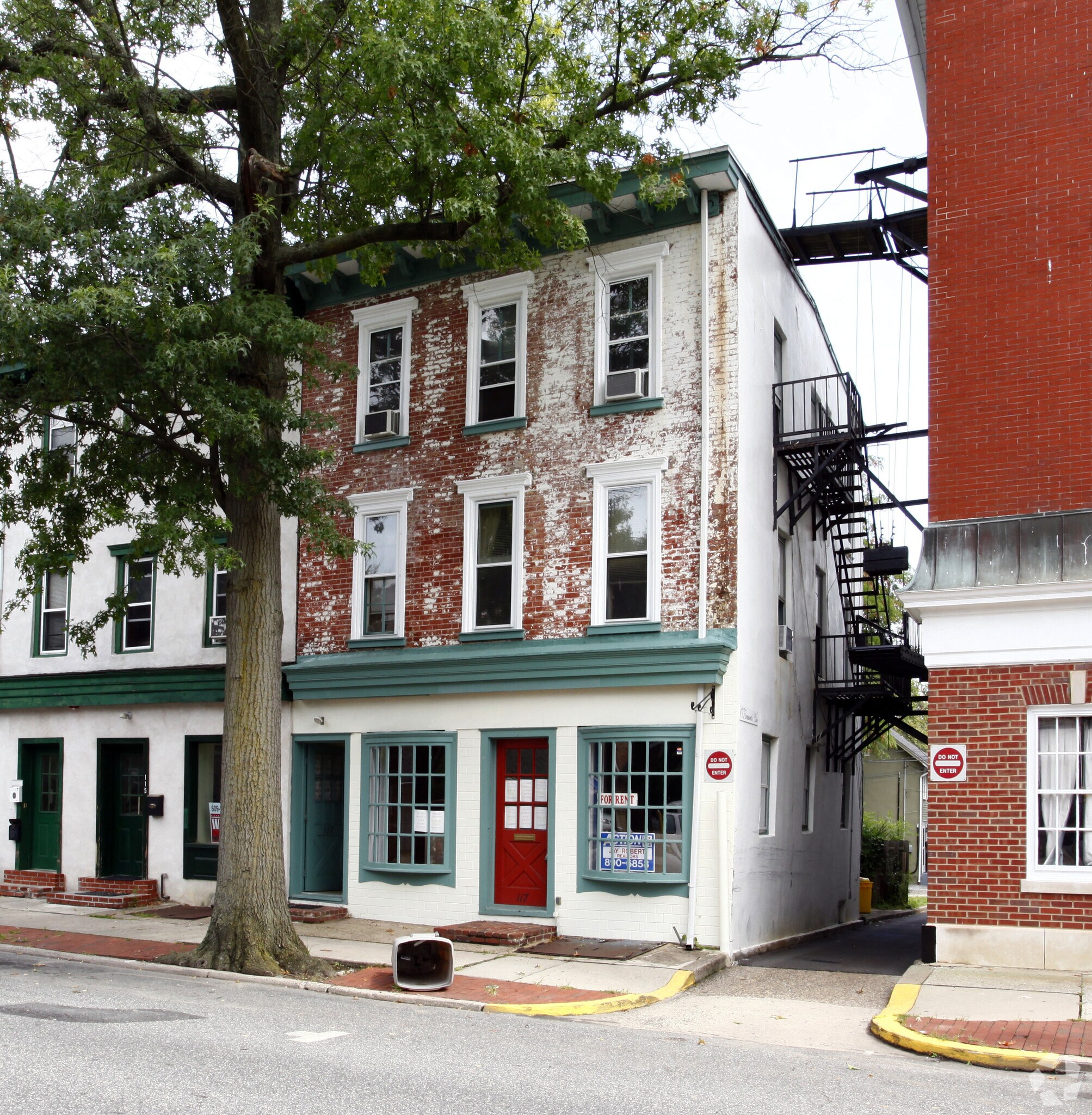 117 Farnsworth Ave, Bordentown, NJ for Rent