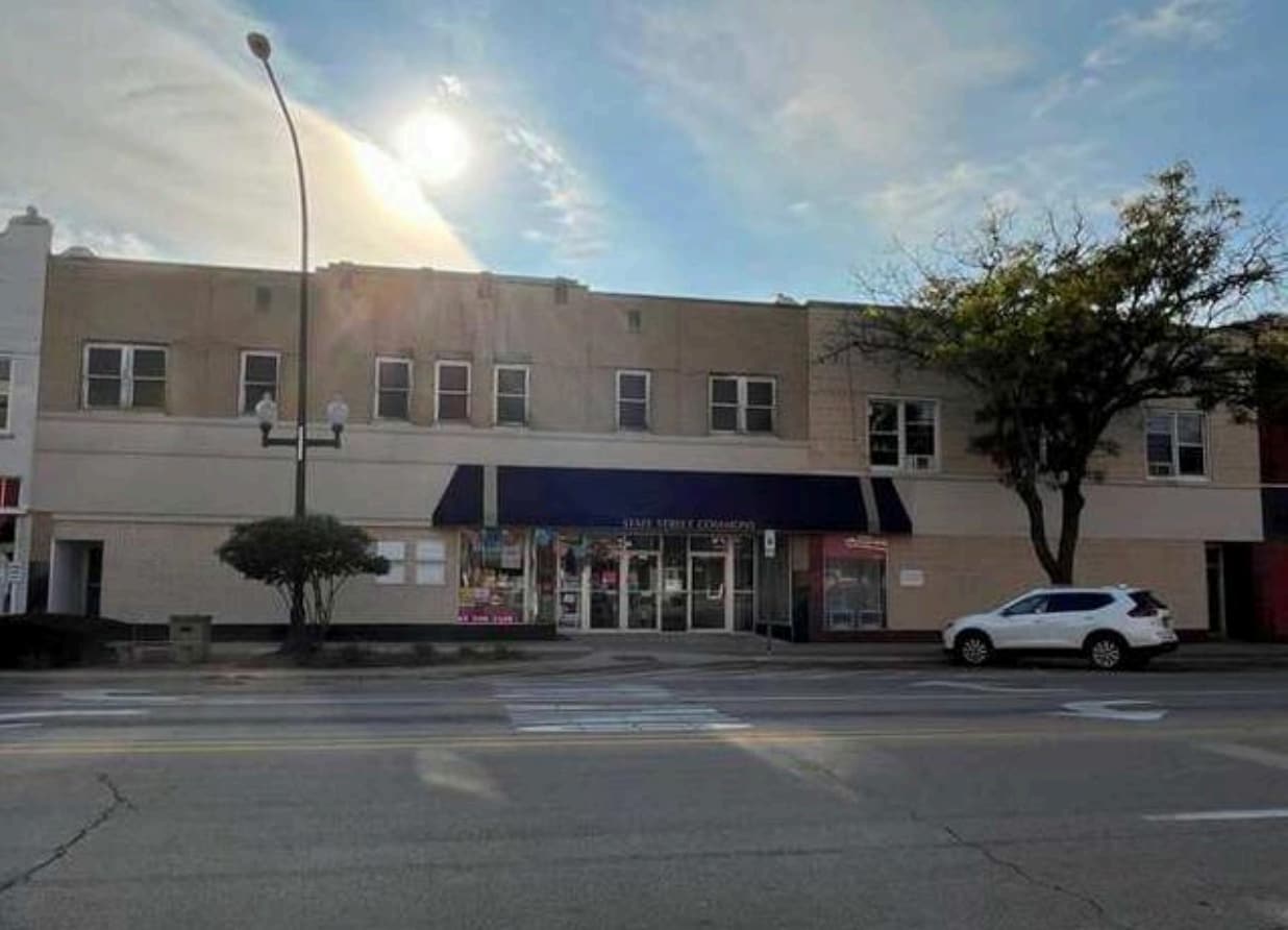 521 S State St, Belvidere, IL for Sale