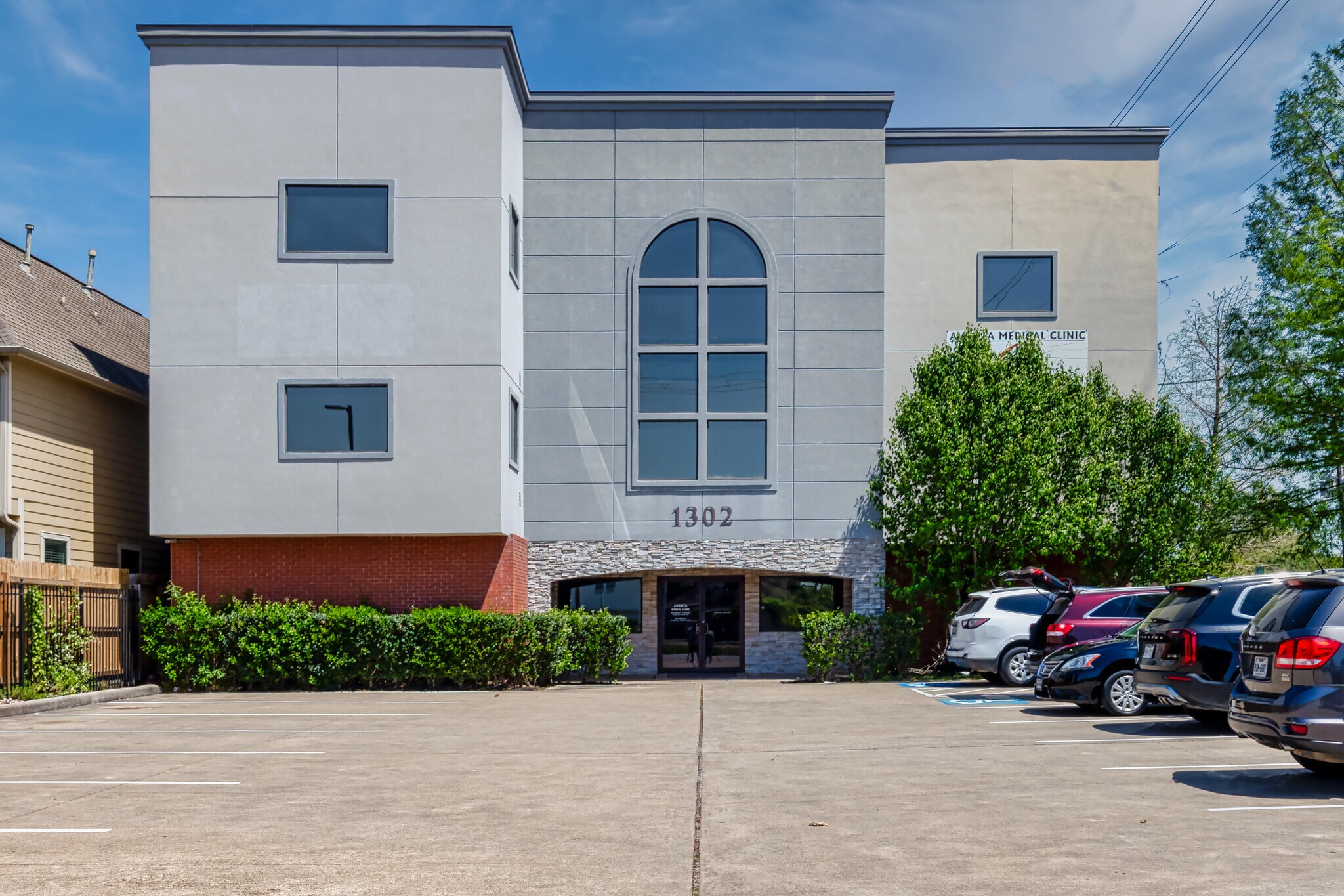1302 N Shepherd Dr, Houston, TX for Rent