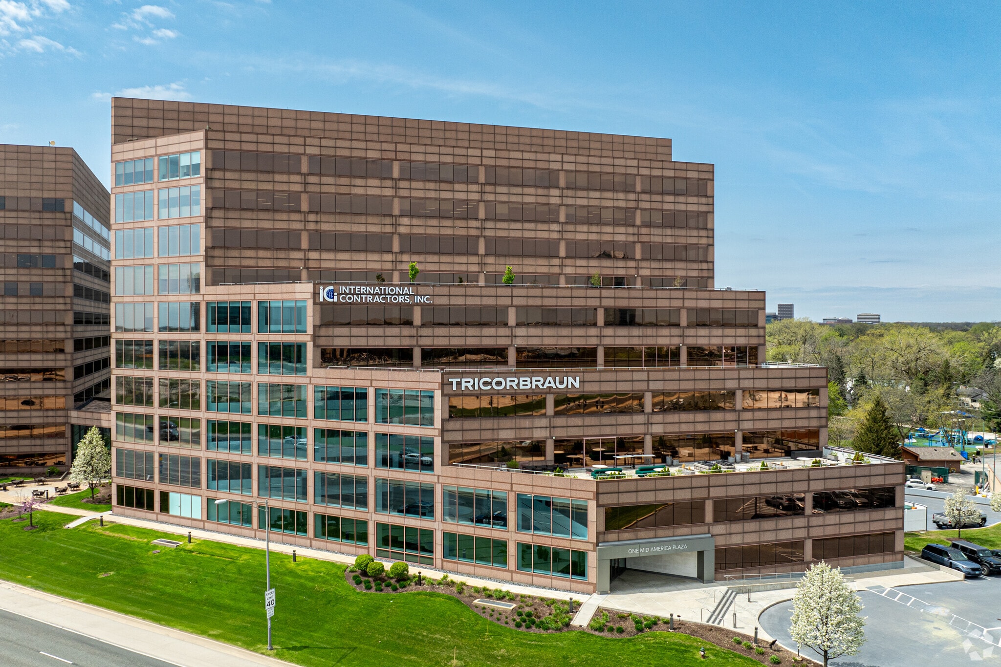 1 Mid America Plz, Oakbrook Terrace, IL for Rent