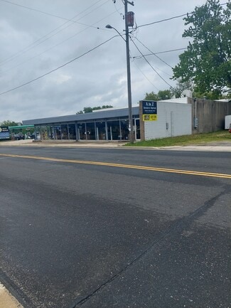 Watertown, WI Retail - 320 Summit Ave
