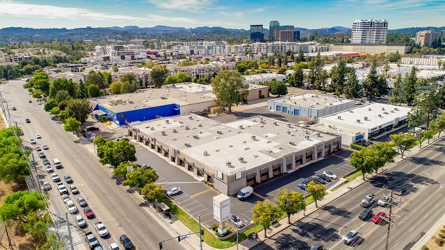 20900 Victory Blvd, Woodland Hills, CA for Rent