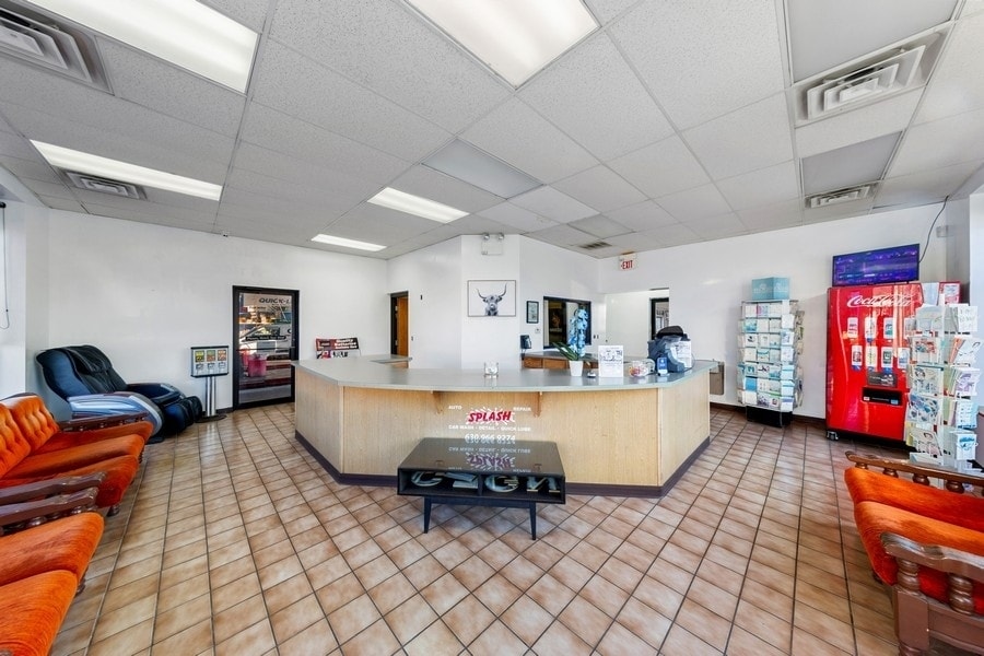 18 W Merchants Dr, Montgomery, IL for Sale