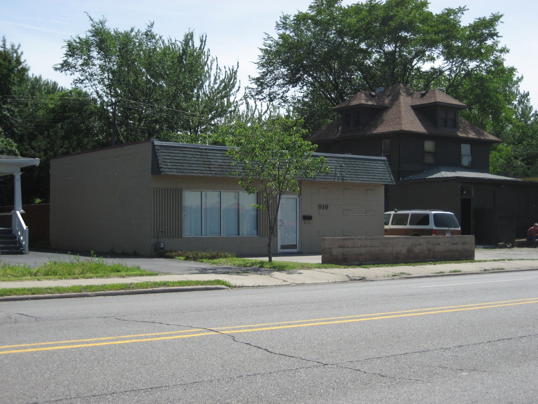 916 E 11 Mile Rd Royal Oak, MI 48067 Retail Property for Lease on