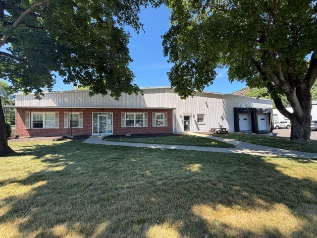 5 Lunar Dr, Woodbridge, CT for Rent