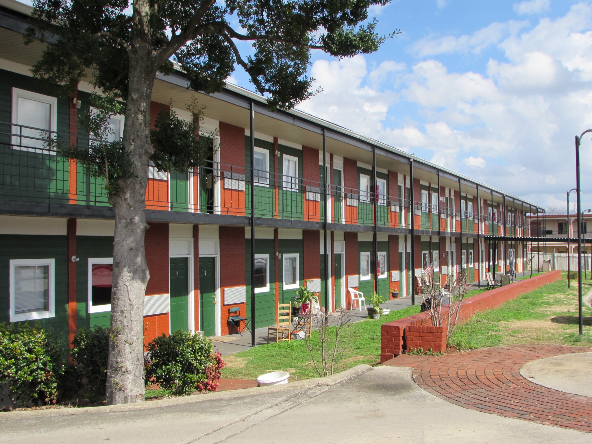 4410 University Dr NW Huntsville, AL 35816 Hospitality Property for