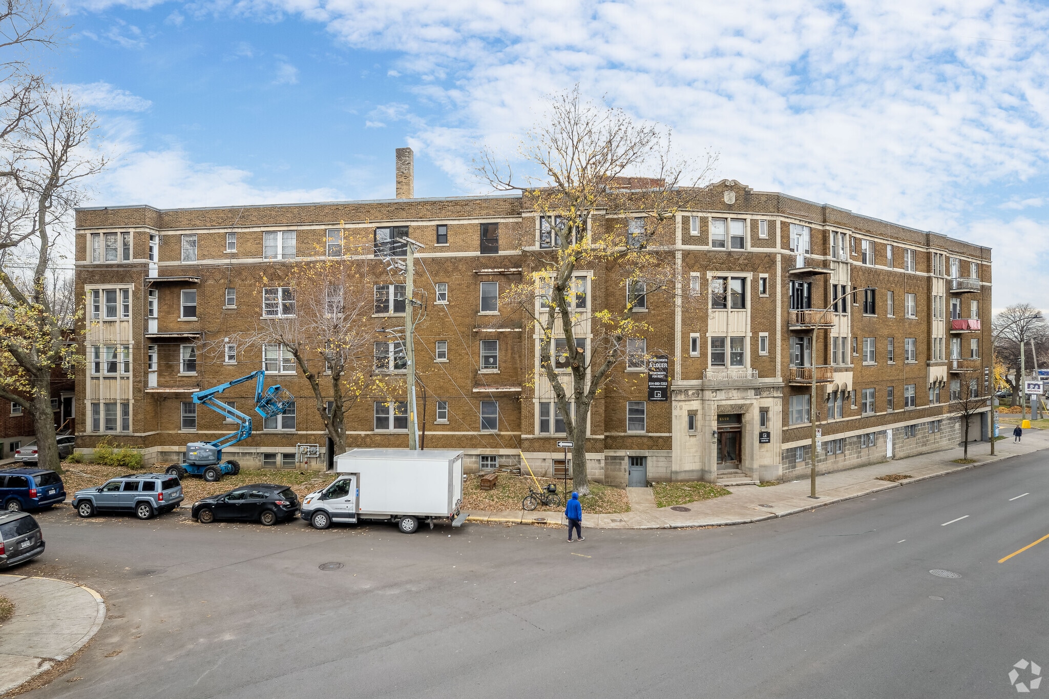 5556 Ch De La Côte-Saint-Luc, Montréal, QC for Sale