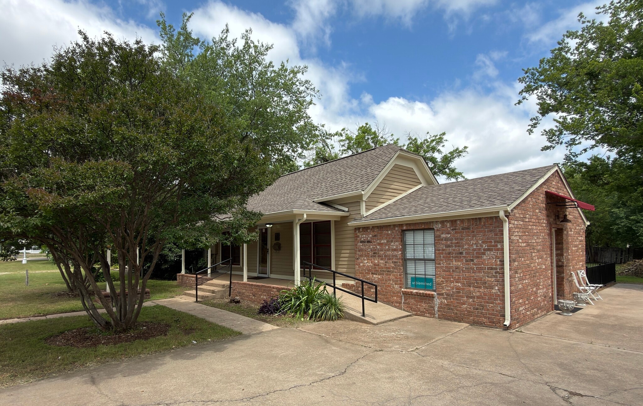 902 W Pearl St, Granbury, TX for Rent