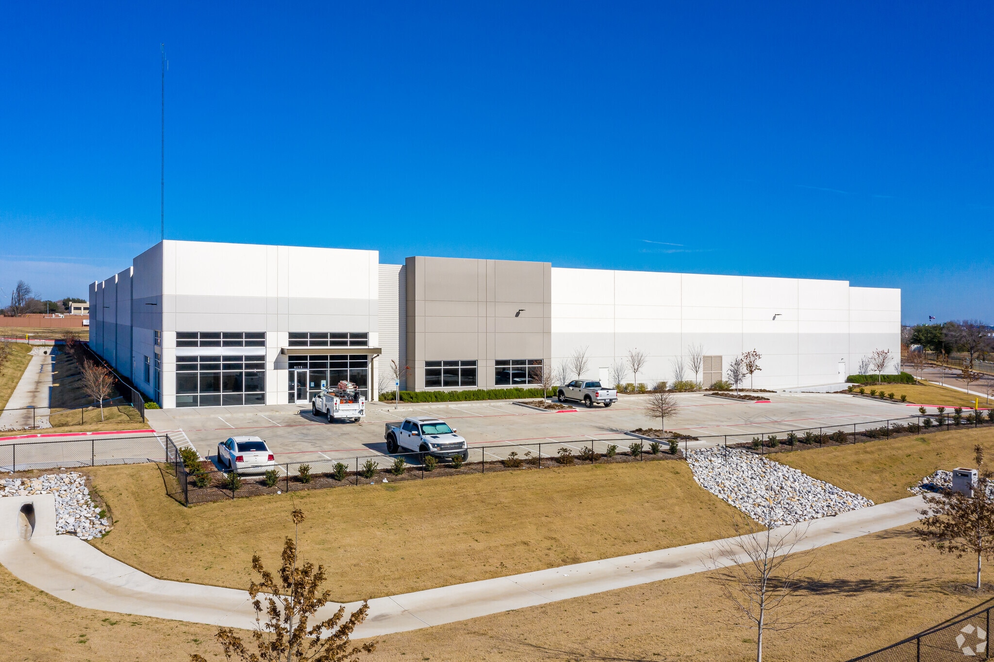 9175 Autobahn Dr, Dallas, TX for Rent
