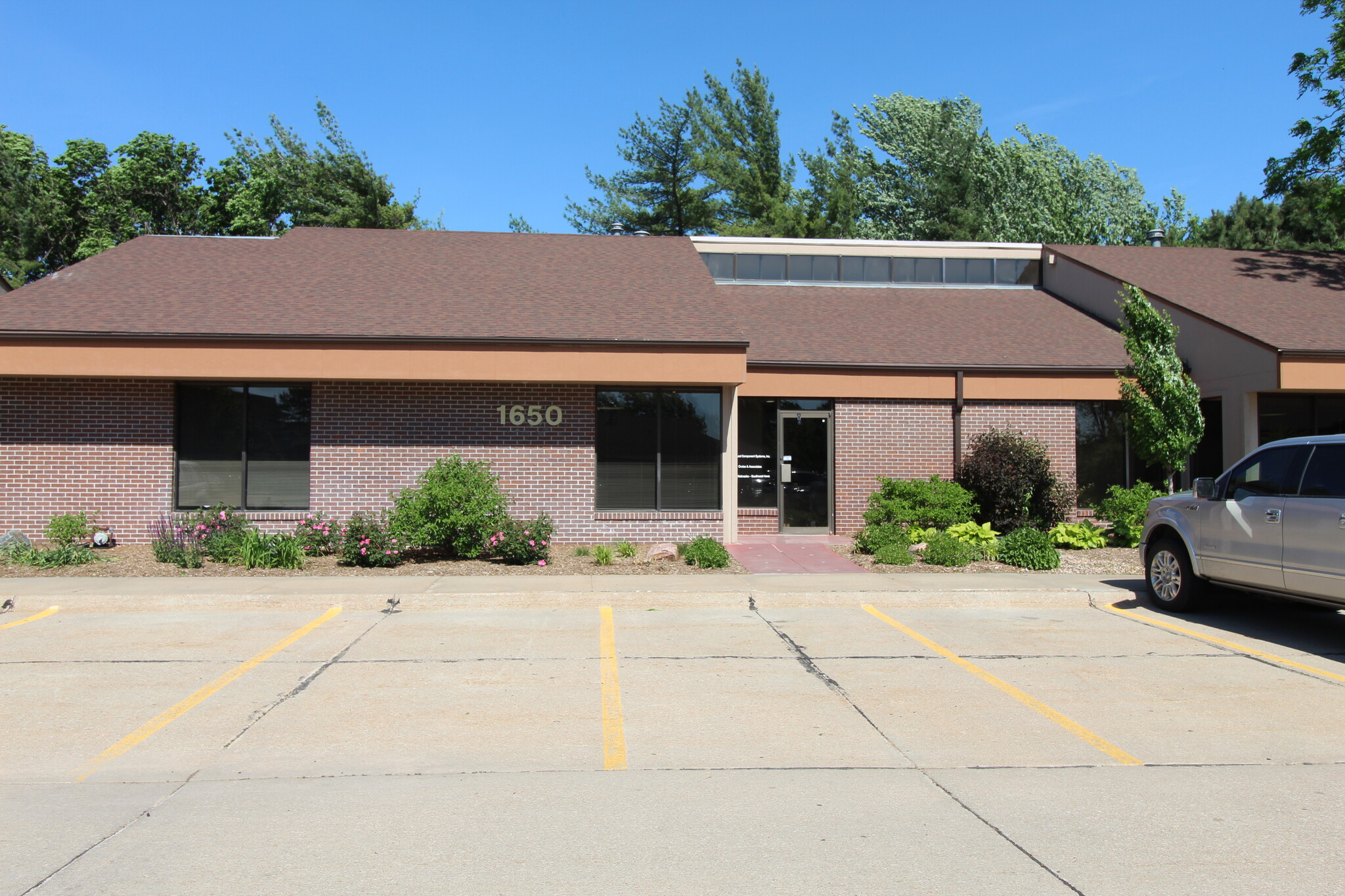 1650 S 70th St, Lincoln, NE for Rent