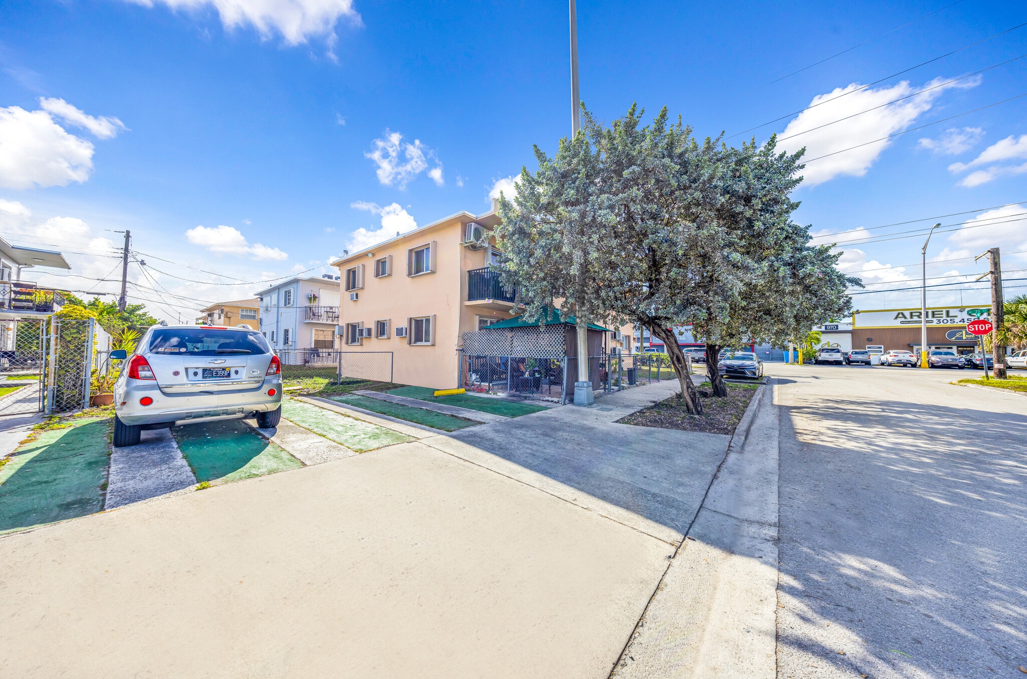 955 W 23rd St, Hialeah, FL for Sale