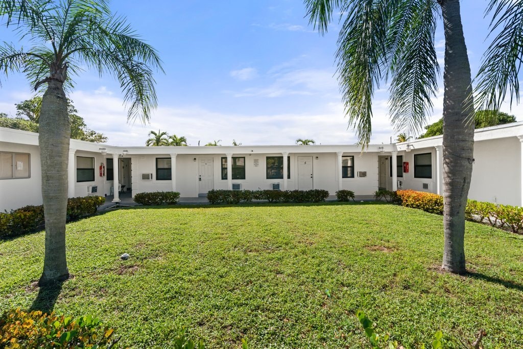 320 NE 13th Ave, Boynton Beach, FL for Sale