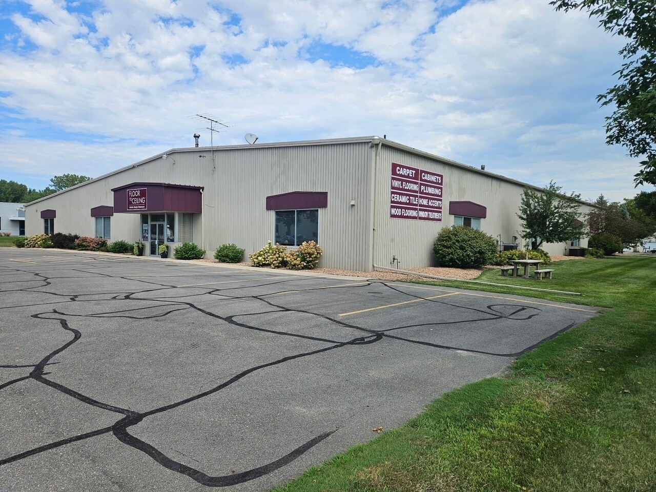 100 19th St NW, Willmar, MN for Sale