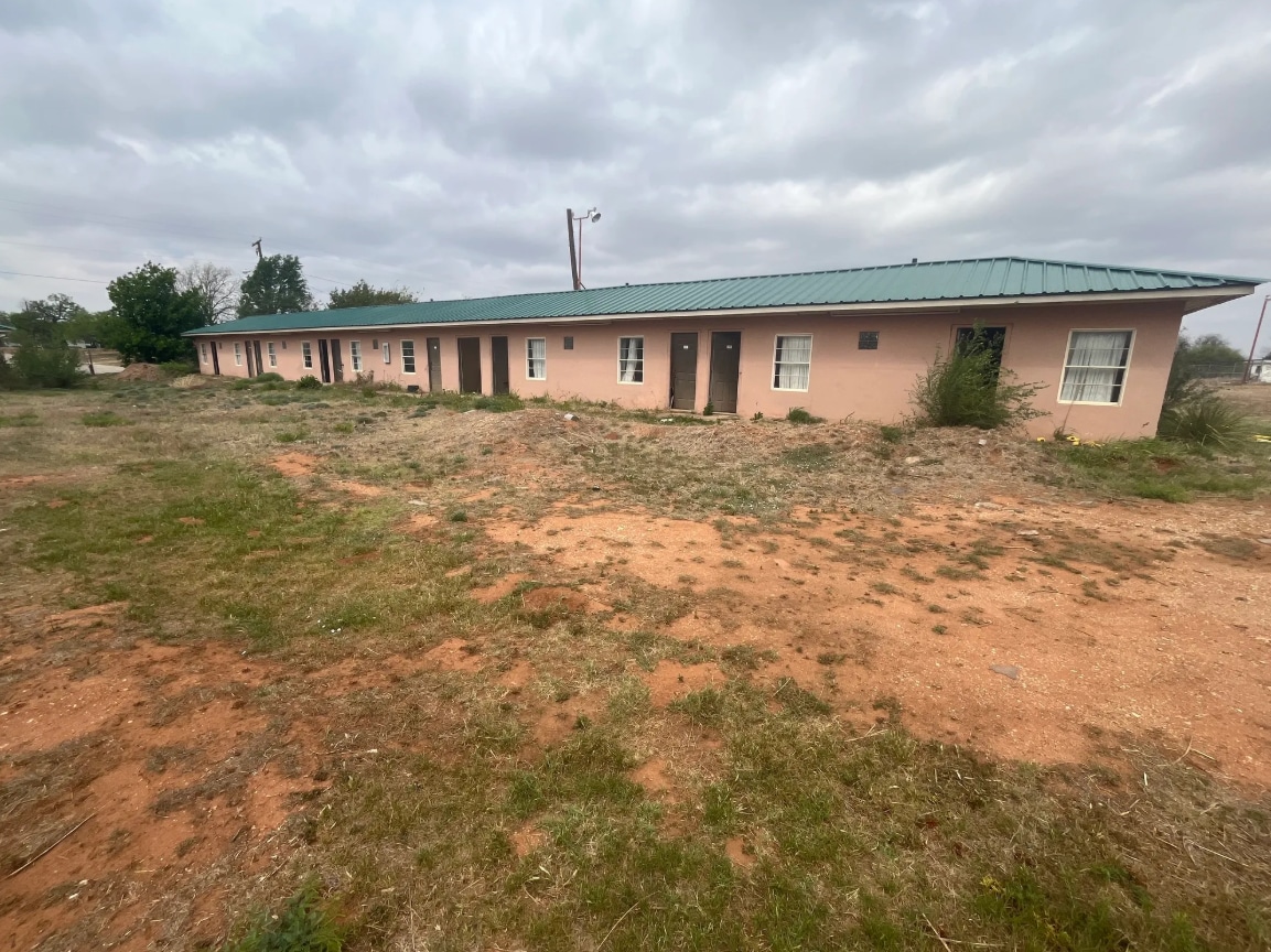 2201 E Broadway St, Sweetwater, TX for Sale