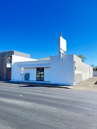 Santa Ana, CA Office/Medical - 1104 W 17th St