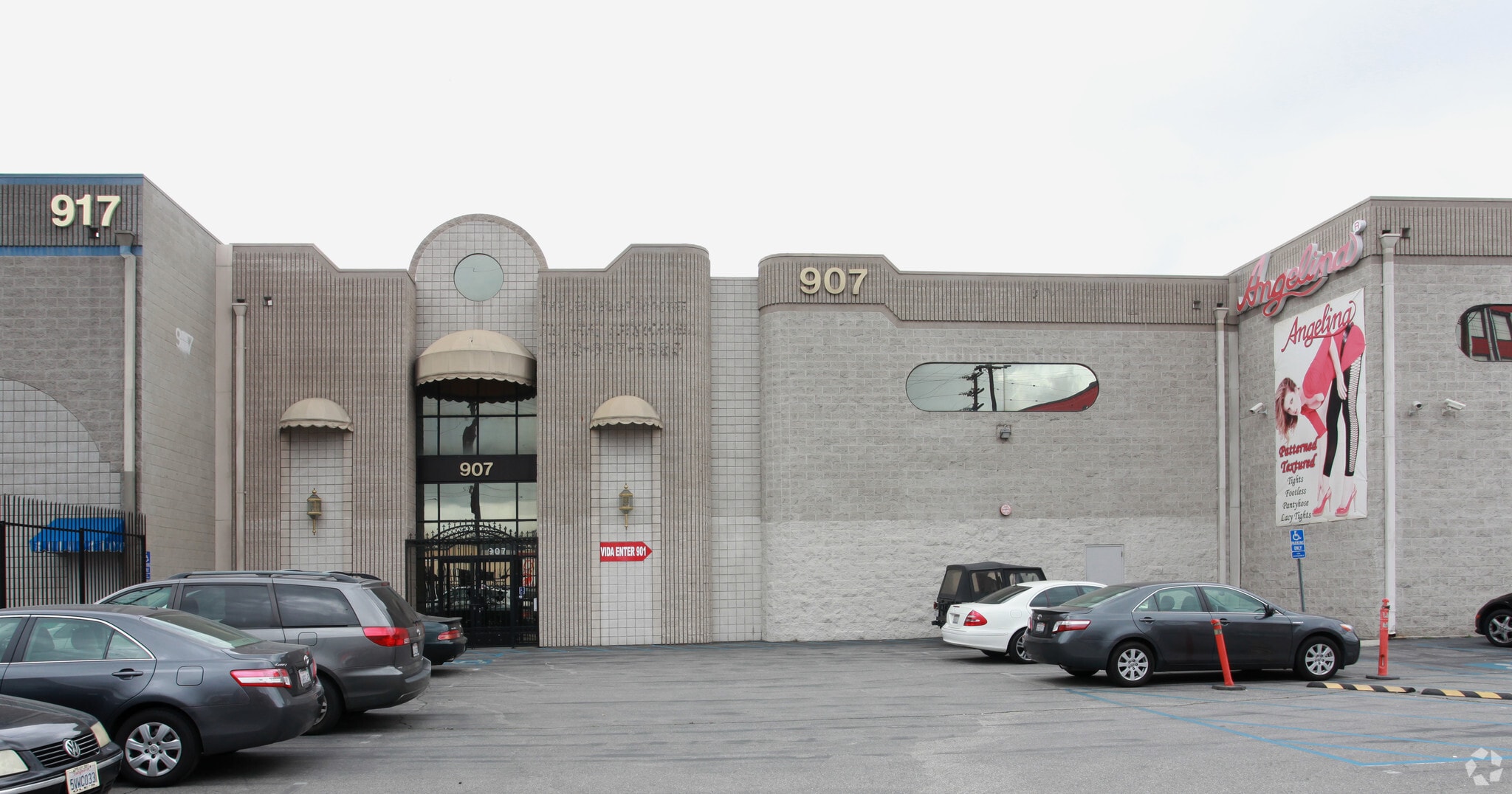 907 S Alameda St, Los Angeles, CA for Rent