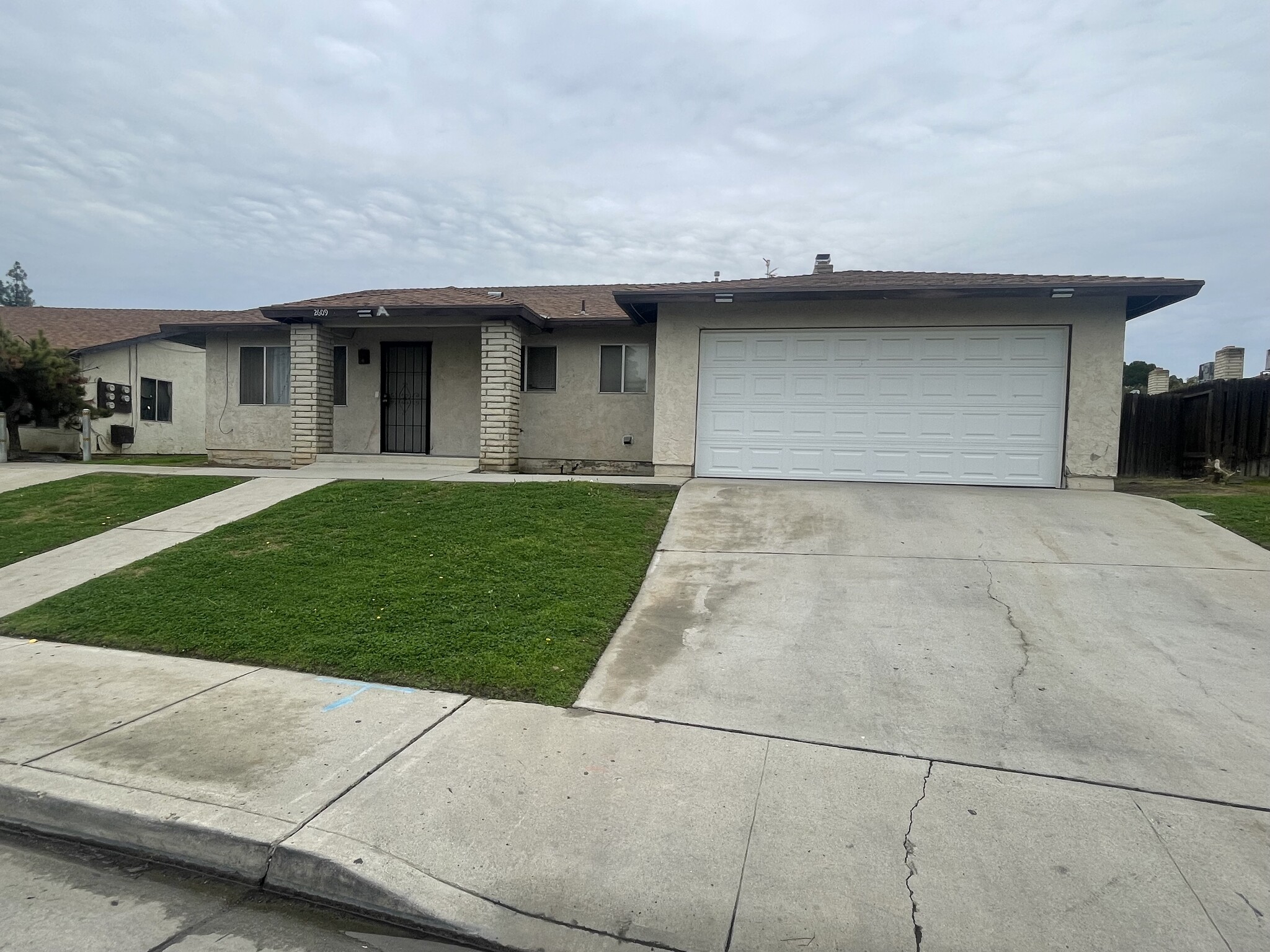 2301 Westholme Blvd, Bakersfield, CA for Sale