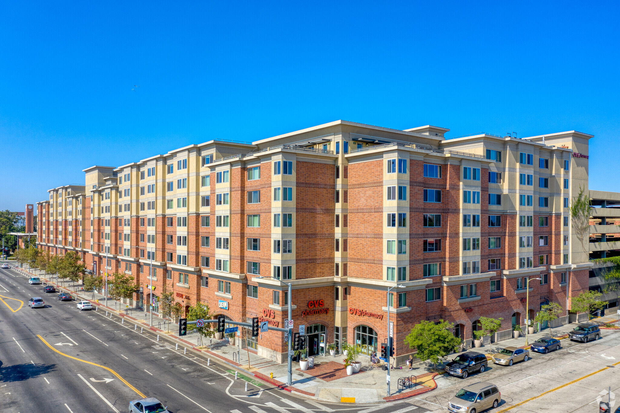 3335 S Figueroa St, Los Angeles, CA for Rent