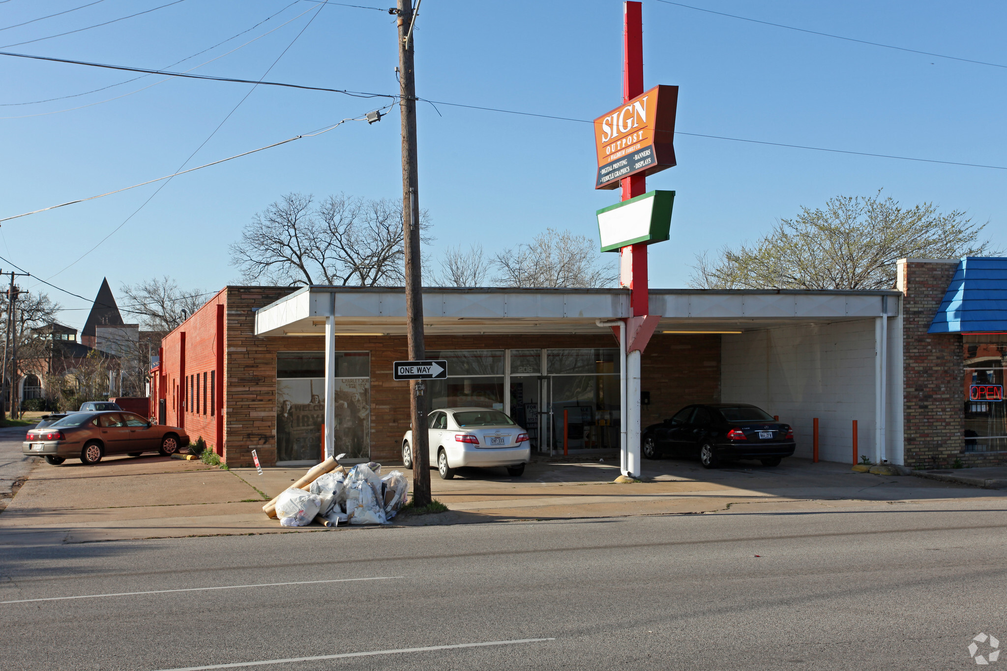 208 E Irving Blvd, Dallas, TX for Rent