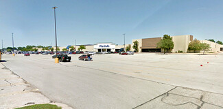 West Burlington, IA Storefront - 550 S Gear Ave