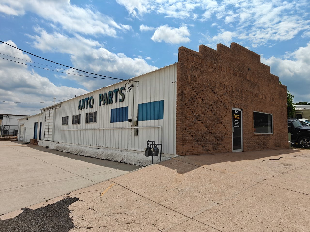 908 W C St, McCook, NE for Sale
