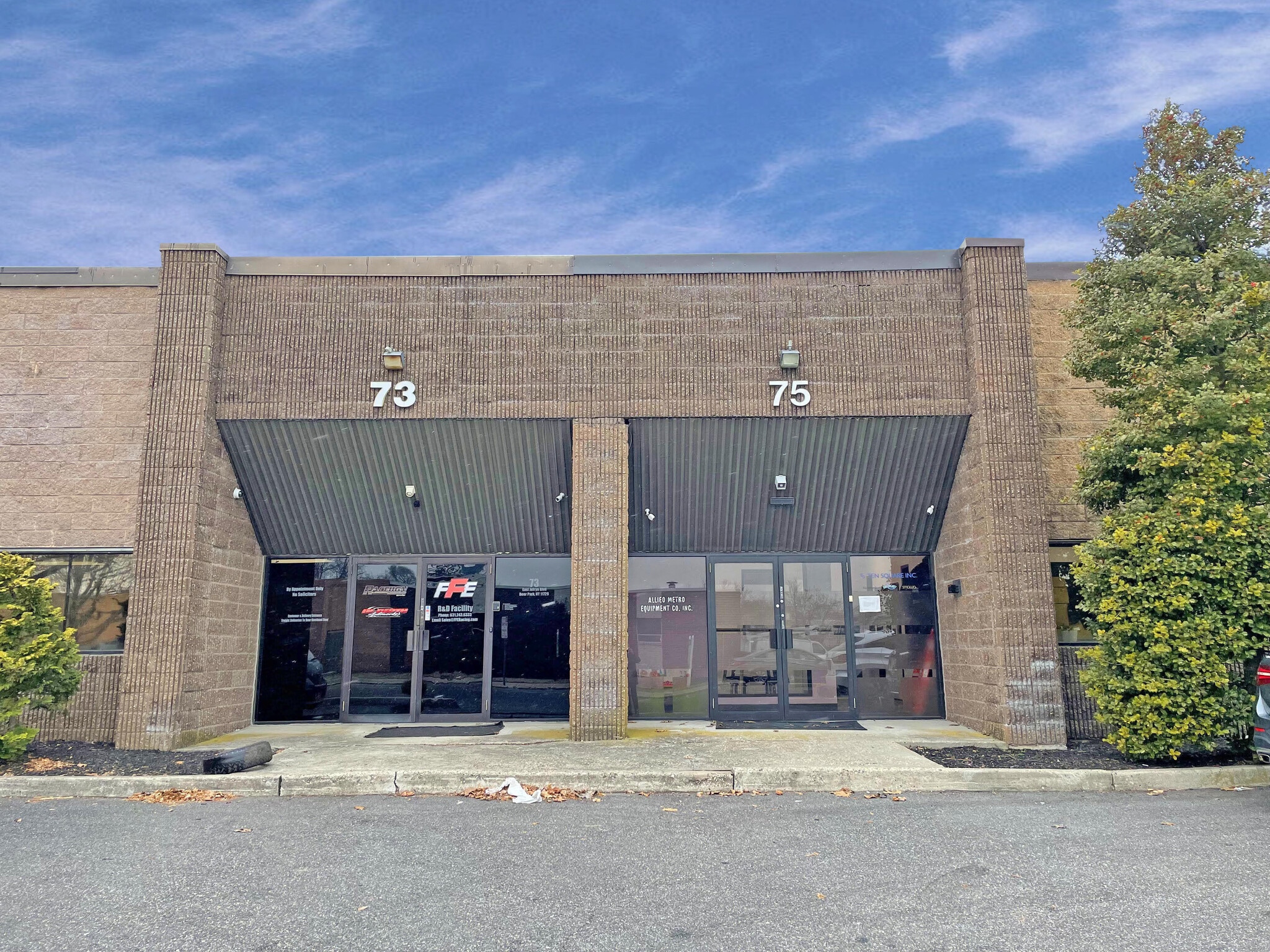 75 E Jefryn Blvd, Deer Park, NY for Sale