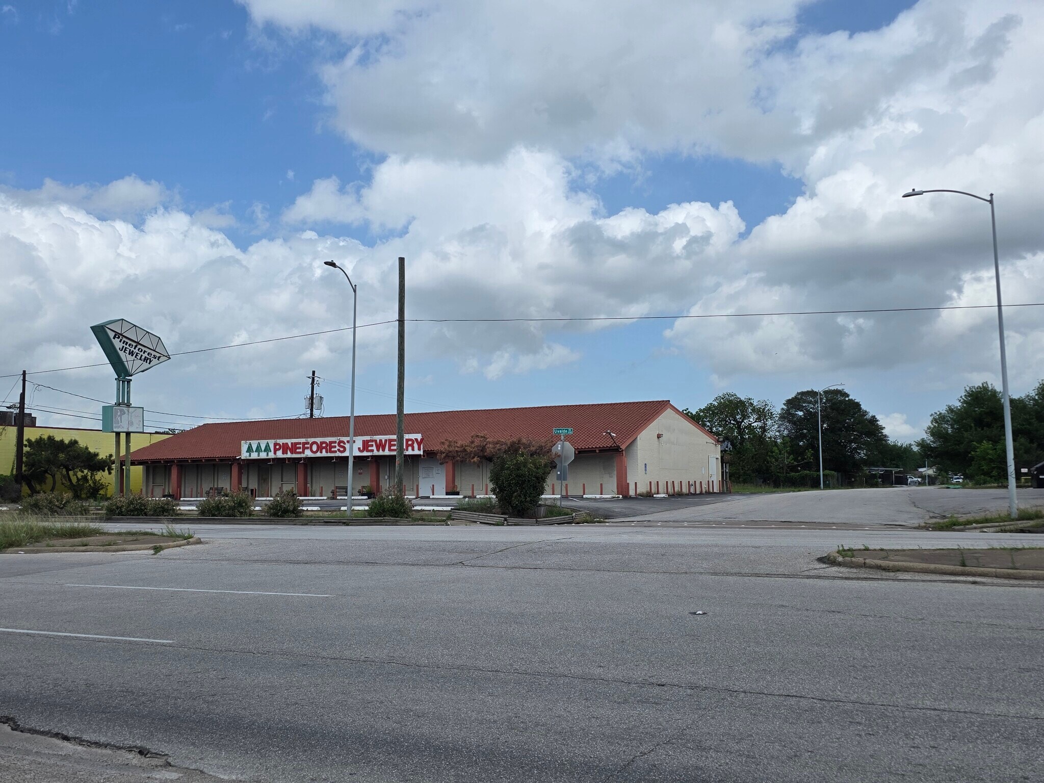 1141 Uvalde Rd, Houston, TX for Sale