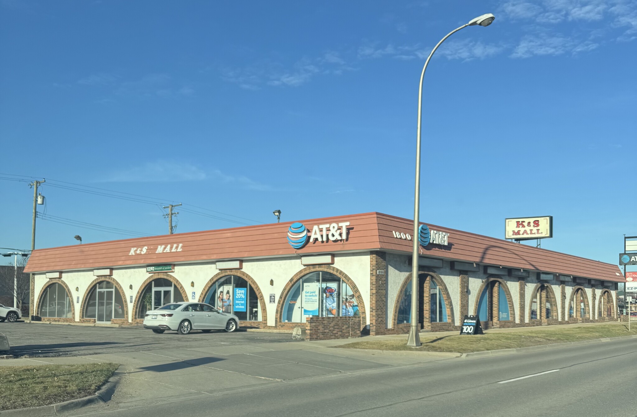 1800 W 14 Mile Rd, Royal Oak, MI for Rent