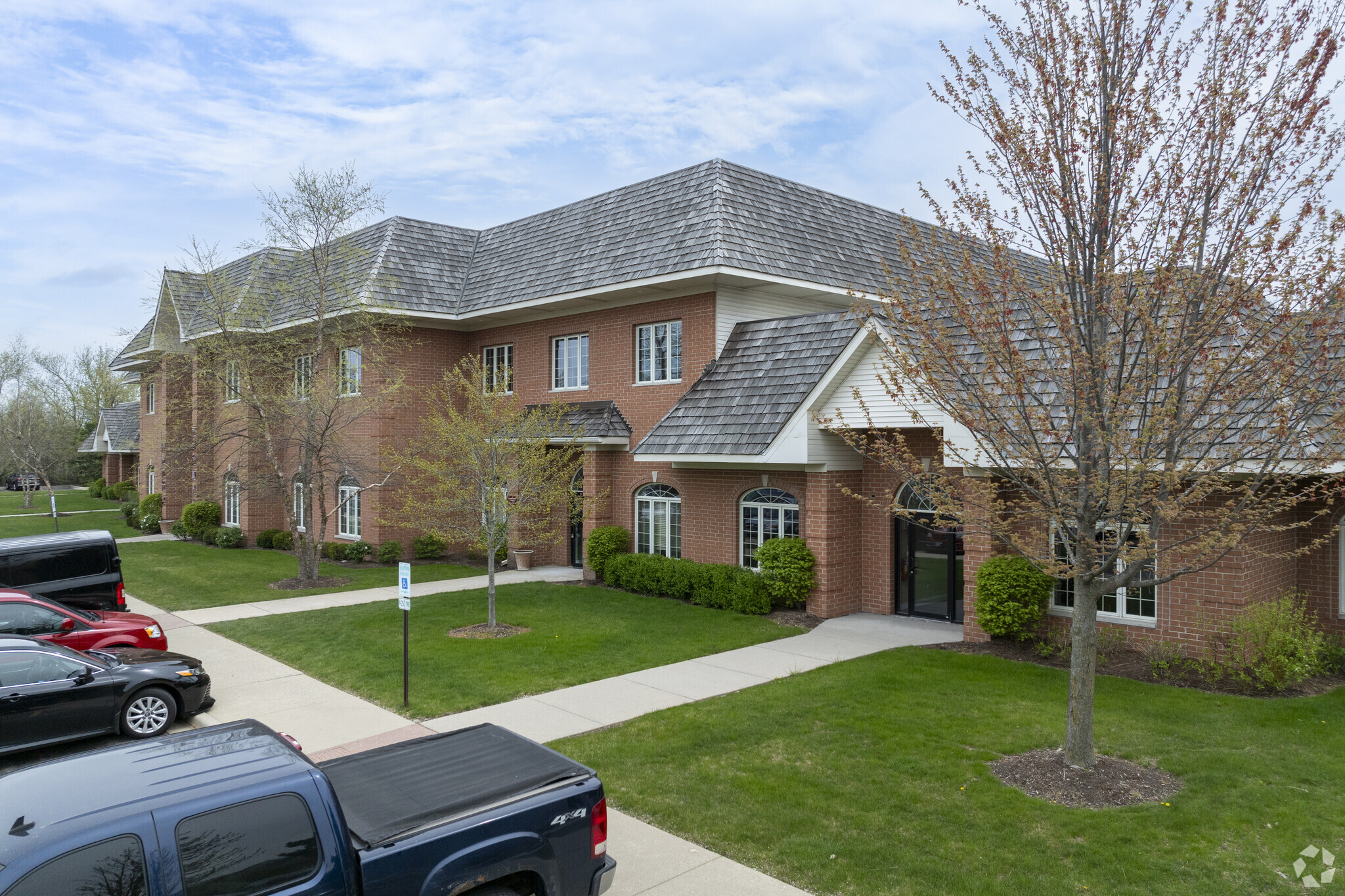 1870 W Winchester Rd, Libertyville, IL for Rent