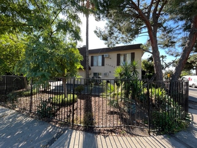 13060 Victory Blvd, Van Nuys, CA for Sale